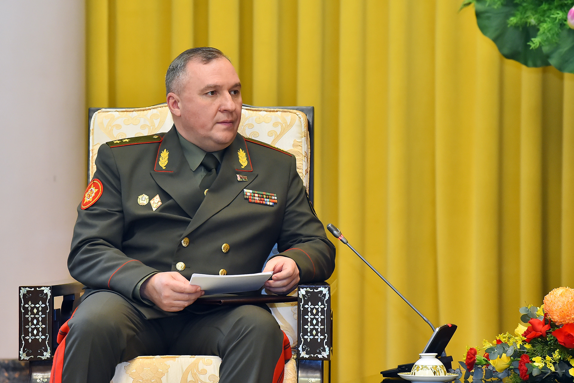 Bộ trưởng Quốc phòng Belarus Khrenin Viktor Gennadievich phát biểu tại buổi tiếp.