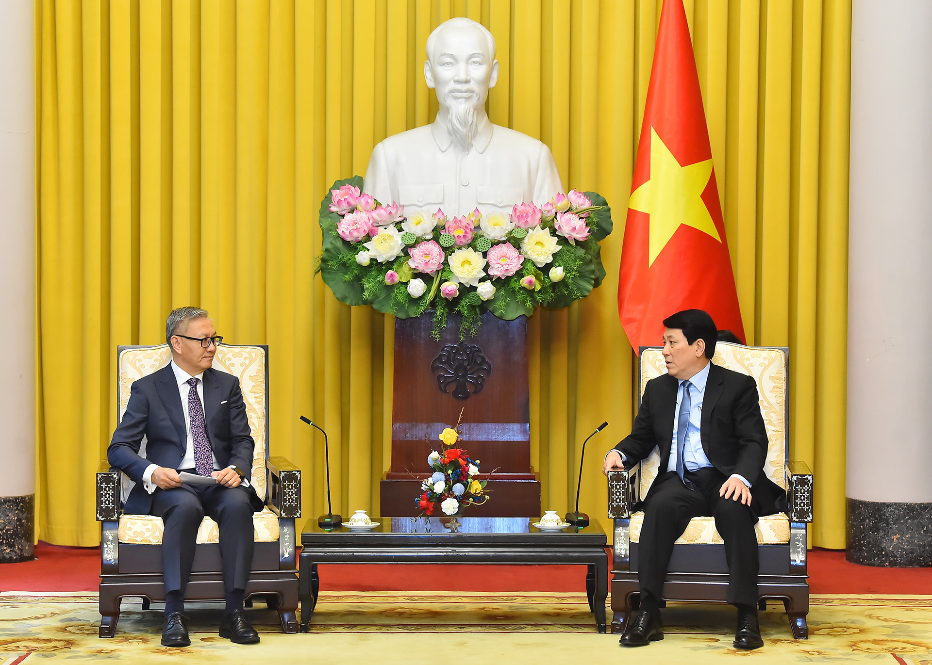 Chủ tịch nước Lương Cường tiếp Bộ trưởng Ngoại giao Lào Thongsavanh Phomvihane.