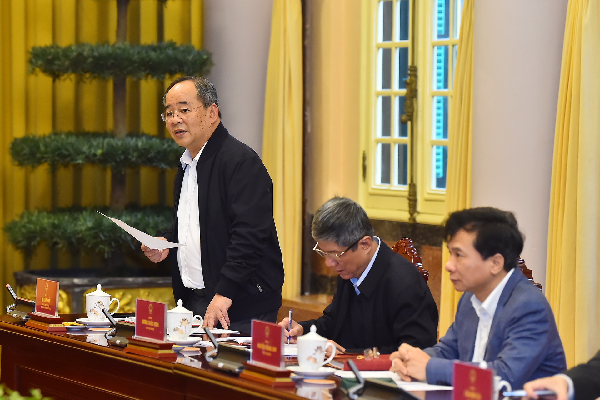 Chủ nhiệm Văn phòng Chủ tịch nước Lê Khánh Hải cùng các đại biểu tham dự buổi làm việc.