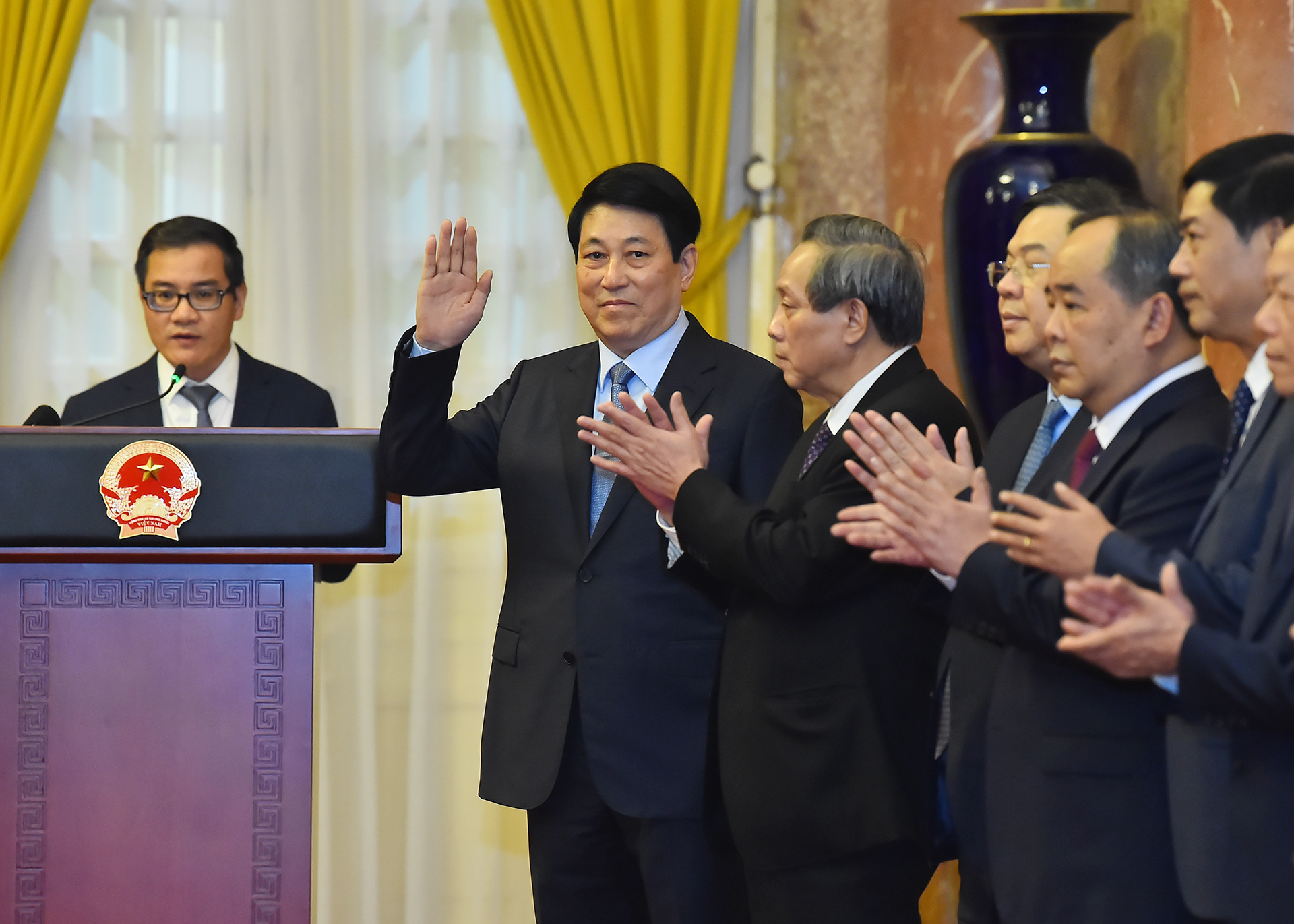 Chủ tịch nước Lương Cường cùng các đại biểu tại buổi lễ.