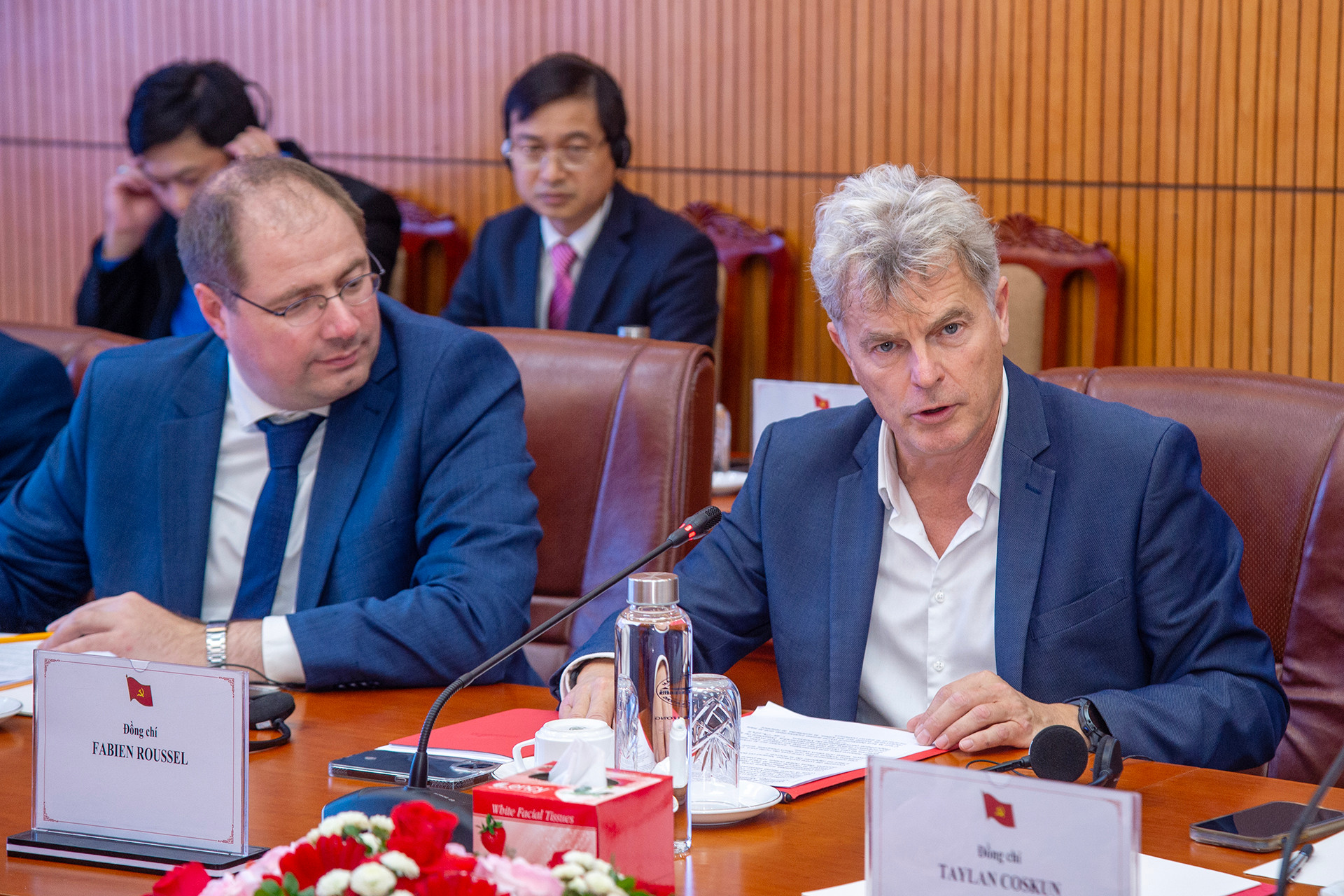 Bí thư toàn quốc Đảng Cộng sản Pháp Fabien Roussel phát biểu mở đầu Hội thảo Lý luận lần thứ 4 giữa Đảng Cộng sản Việt Nam và Đảng Cộng sản Pháp.