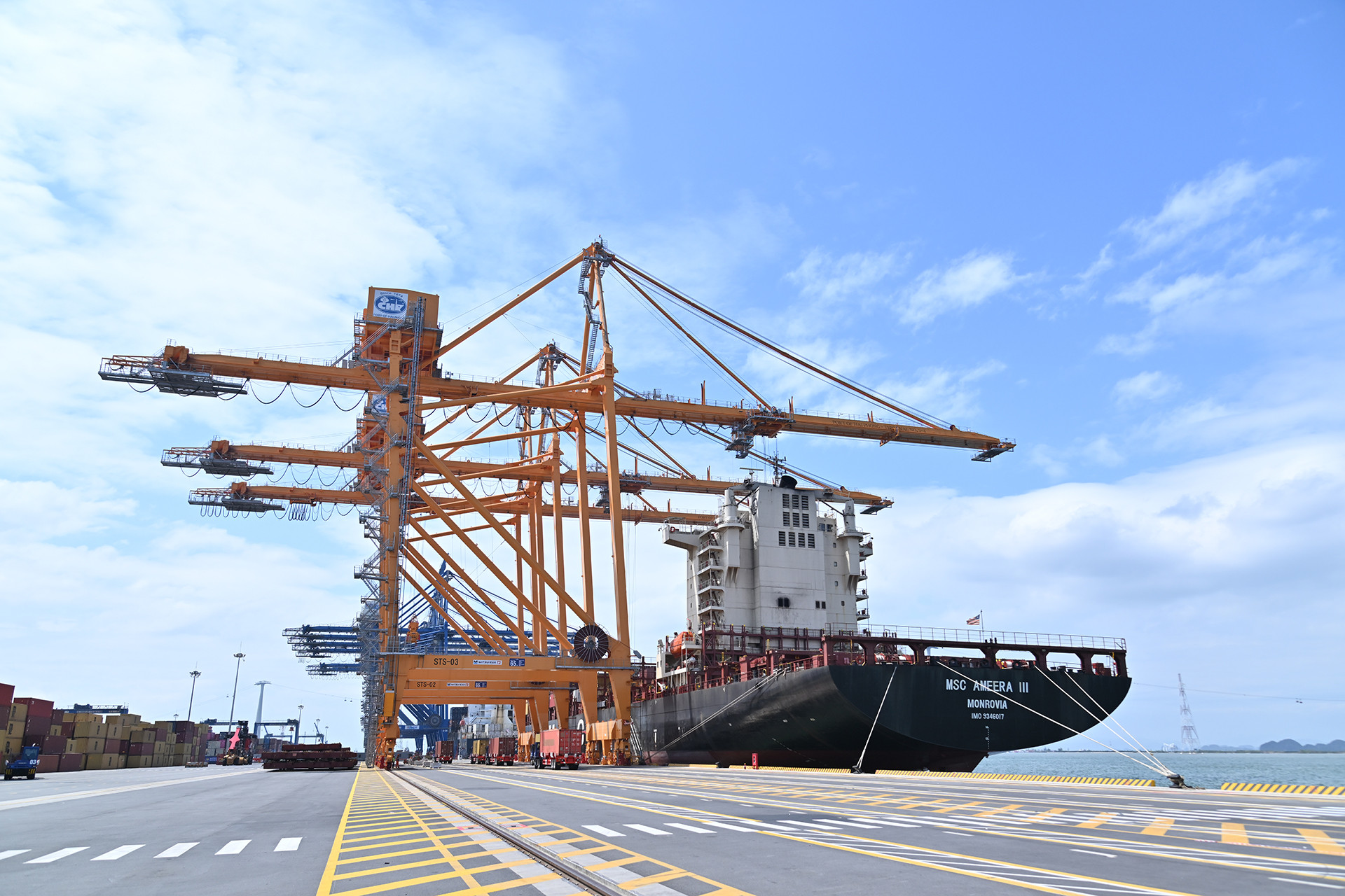 Một góc bến cảng container quốc tế số 3 và 4 Lạch Huyện, Cảng Hải Phòng. Một góc bến cảng container quốc tế số 3 và 4 Lạch Huyện, Cảng Hải Phòng.