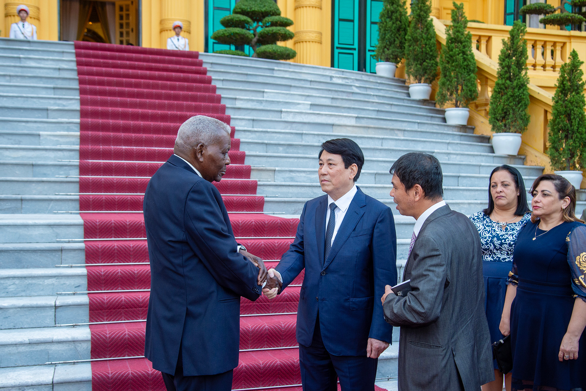 Chủ tịch nước Lương Cường trao đổi với Chủ tịch Quốc hội Cuba Esteban Lazo Hernandez sau buổi tiếp.