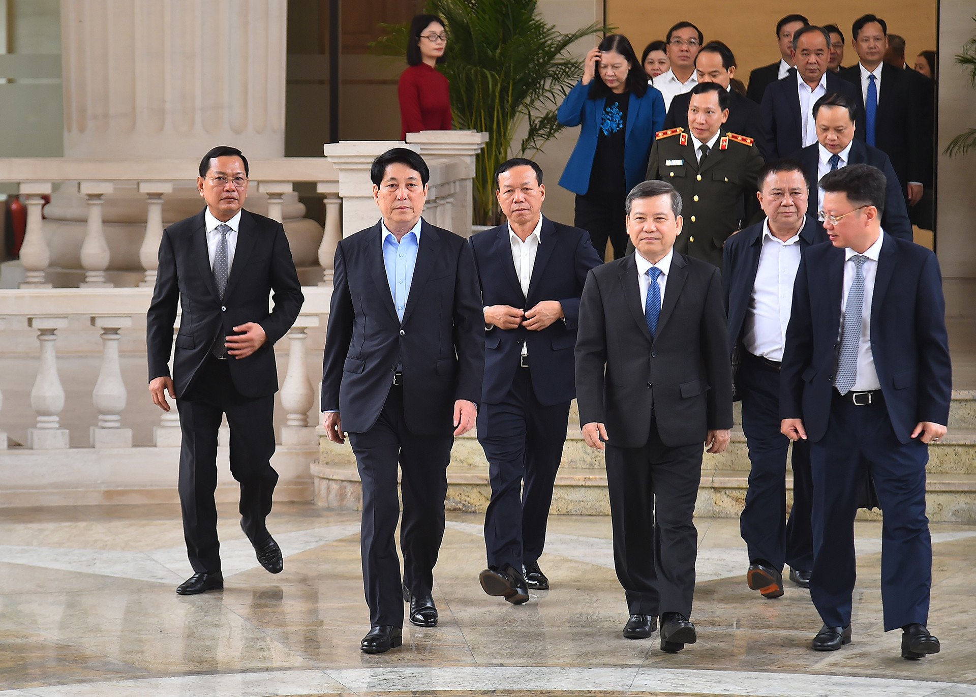 Chủ tịch nước Lương Cường cùng các đại biểu tới dự buổi làm việc với Tòa án nhân dân tối cao.