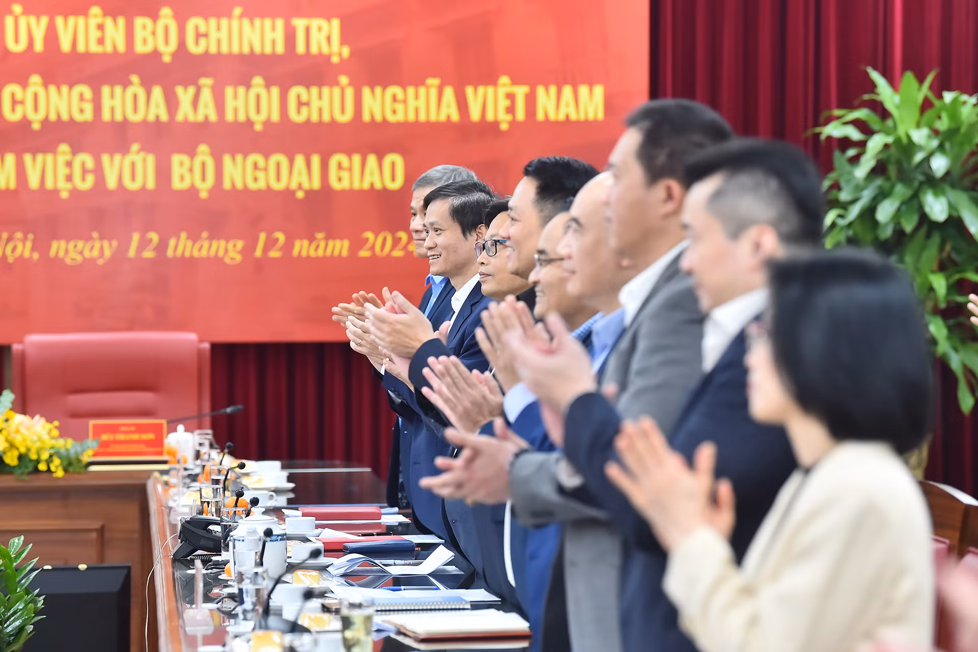 Lãnh đạo Bộ Ngoại giao tham dự buổi làm việc.