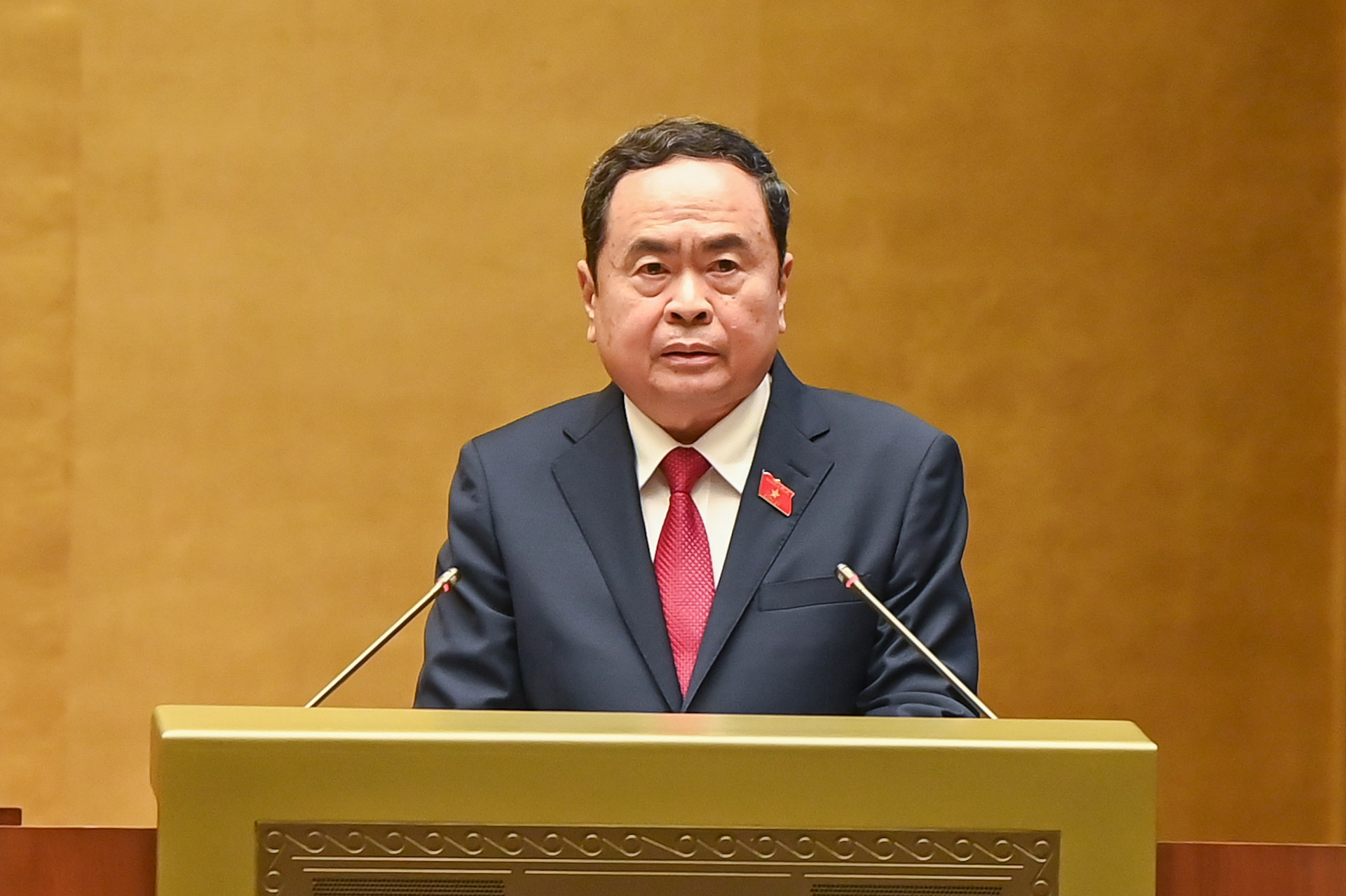 Phát biểu khai mạc kỳ họp, Chủ tịch Quốc hội Trần Thanh Mẫn đề nghị các vị đại biểu Quốc hội tiếp tục phát huy dân chủ, nêu cao hơn nữa tinh thần trách nhiệm, nghiên cứu kỹ lưỡng, thảo luận sôi nổi trên tinh thần xây dựng, đóng góp nhiều ý kiến chất lượng, đáp ứng sự mong đợi của cử tri và nhân dân cả nước.