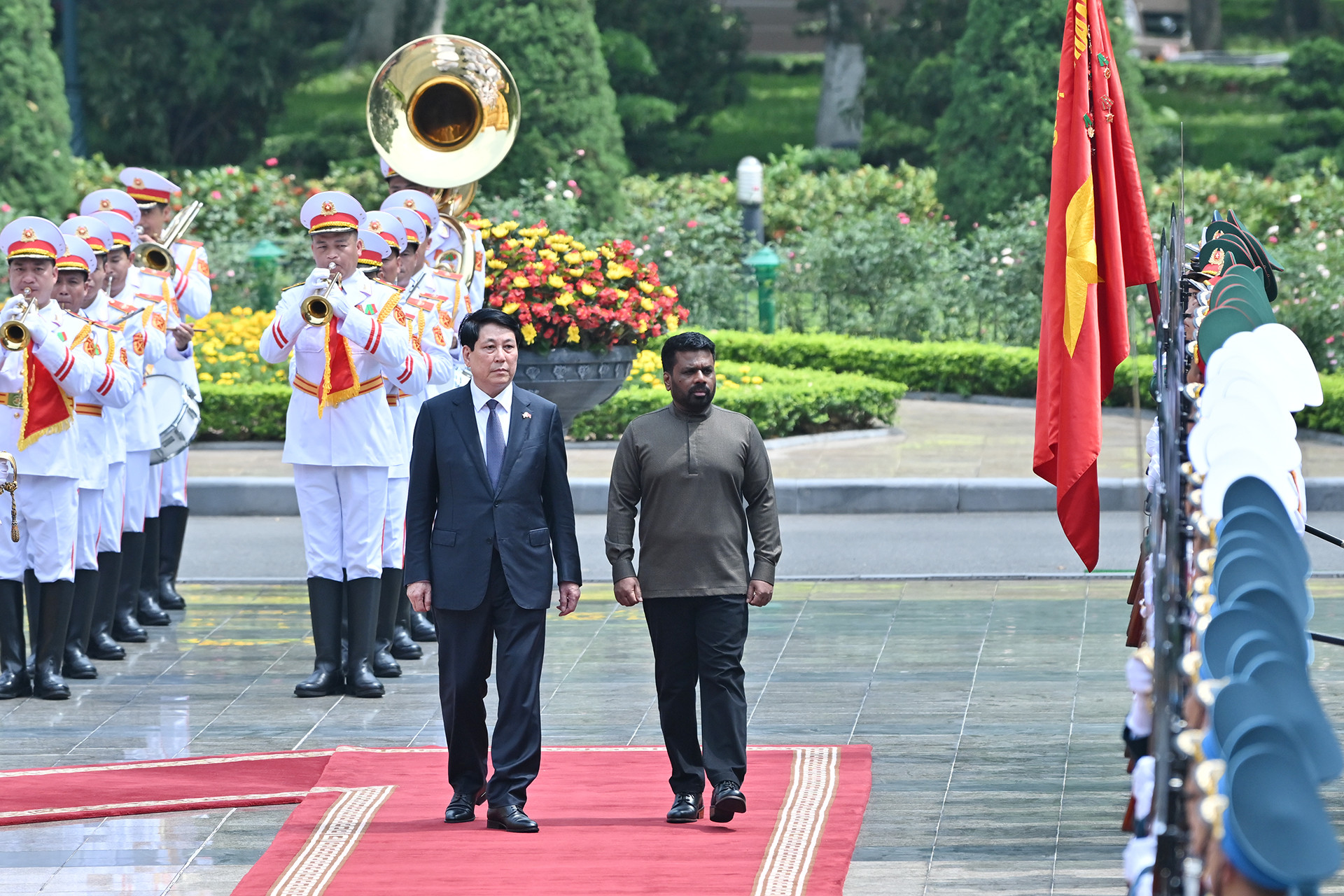 [Ảnh] Chủ tịch nước Lương Cường chủ trì lễ đón, hội đàm với Tổng thống Sri Lanka Anura Kumara Dissanayaka ảnh 4