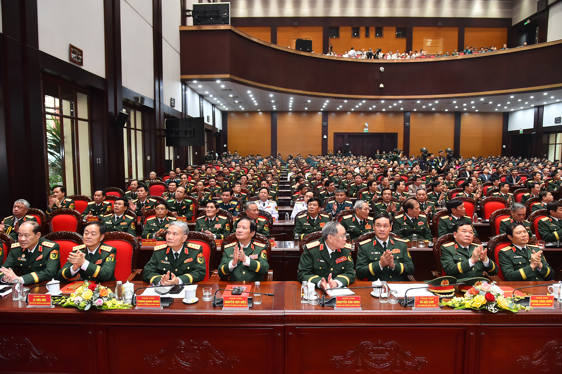 Các đồng chí lãnh đạo, nguyên lãnh đạo Bộ Quốc phòng và các đại biểu tại lễ kỷ niệm.