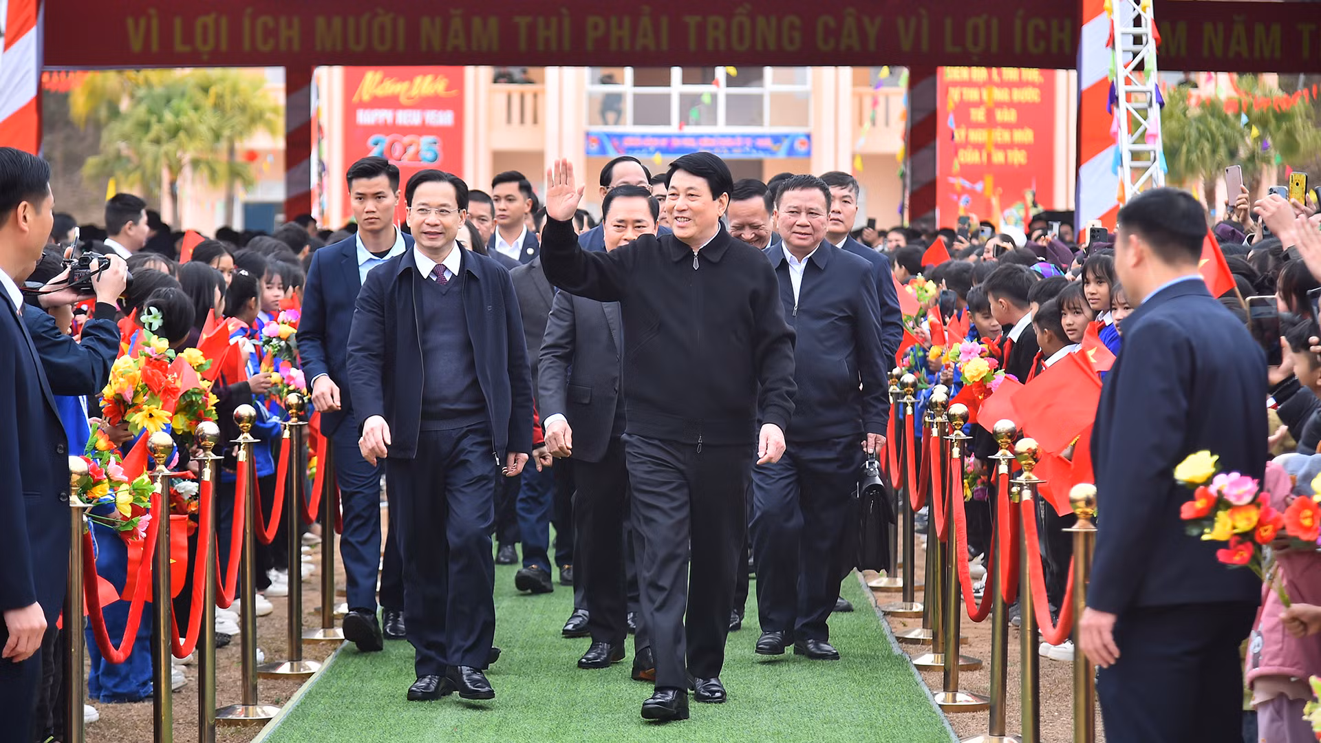 Chủ tịch nước Lương Cường tới dự lễ phát động Tết trồng cây “Đời đời nhớ ơn Bác Hồ” Xuân Ất Tỵ năm 2025.