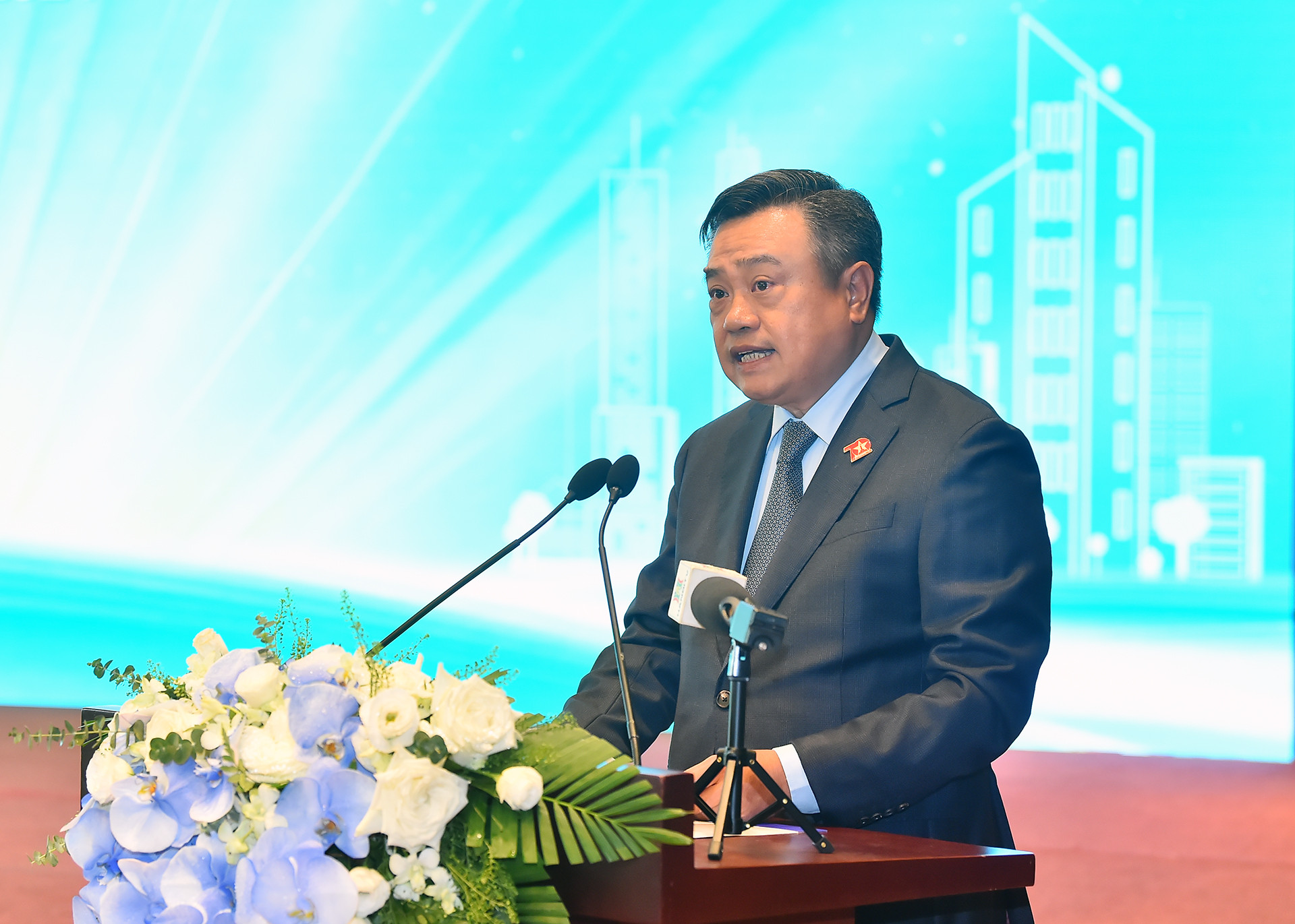 Chủ tịch Ủy ban nhân dân thành phố Hà Nội Trần Sỹ Thanh phát biểu khai mạc hội thảo.