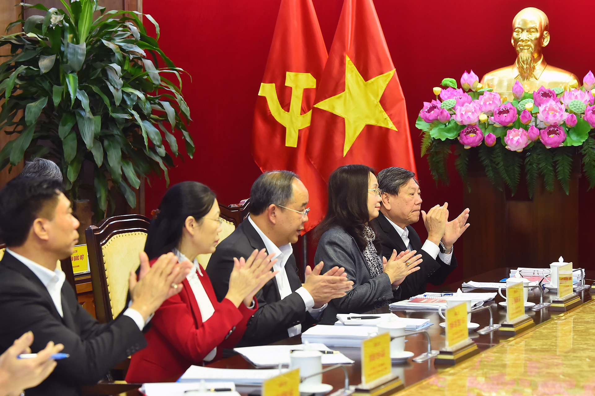 Các thành viên của Đoàn kiểm tra số 1907 dự hội nghị.