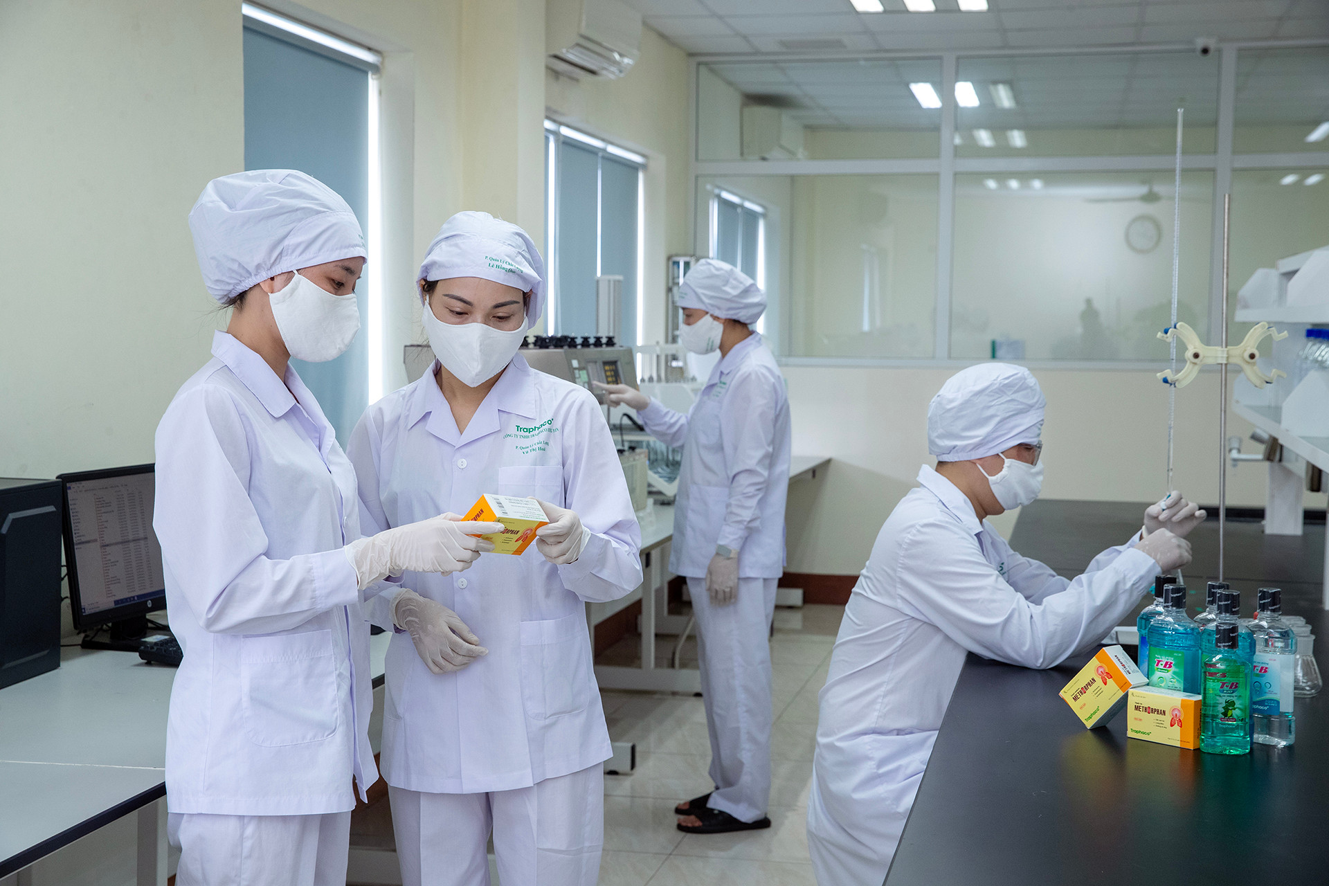 Đội ngũ chuyên gia giàu kinh nghiệm, liên tục nghiên cứu, phát triển sản phẩm mới là một thế mạnh của Traphaco khi tập trung phát triển theo chiến lược: Đông dược cao cấp - Tân dược chất lượng cao, tận dụng các thế mạnh và năng lực cốt lõi để bứt phá trên cả 2 lĩnh vực, tạo thành 2 động lực thúc đẩy doanh nghiệp tiến xa hơn.