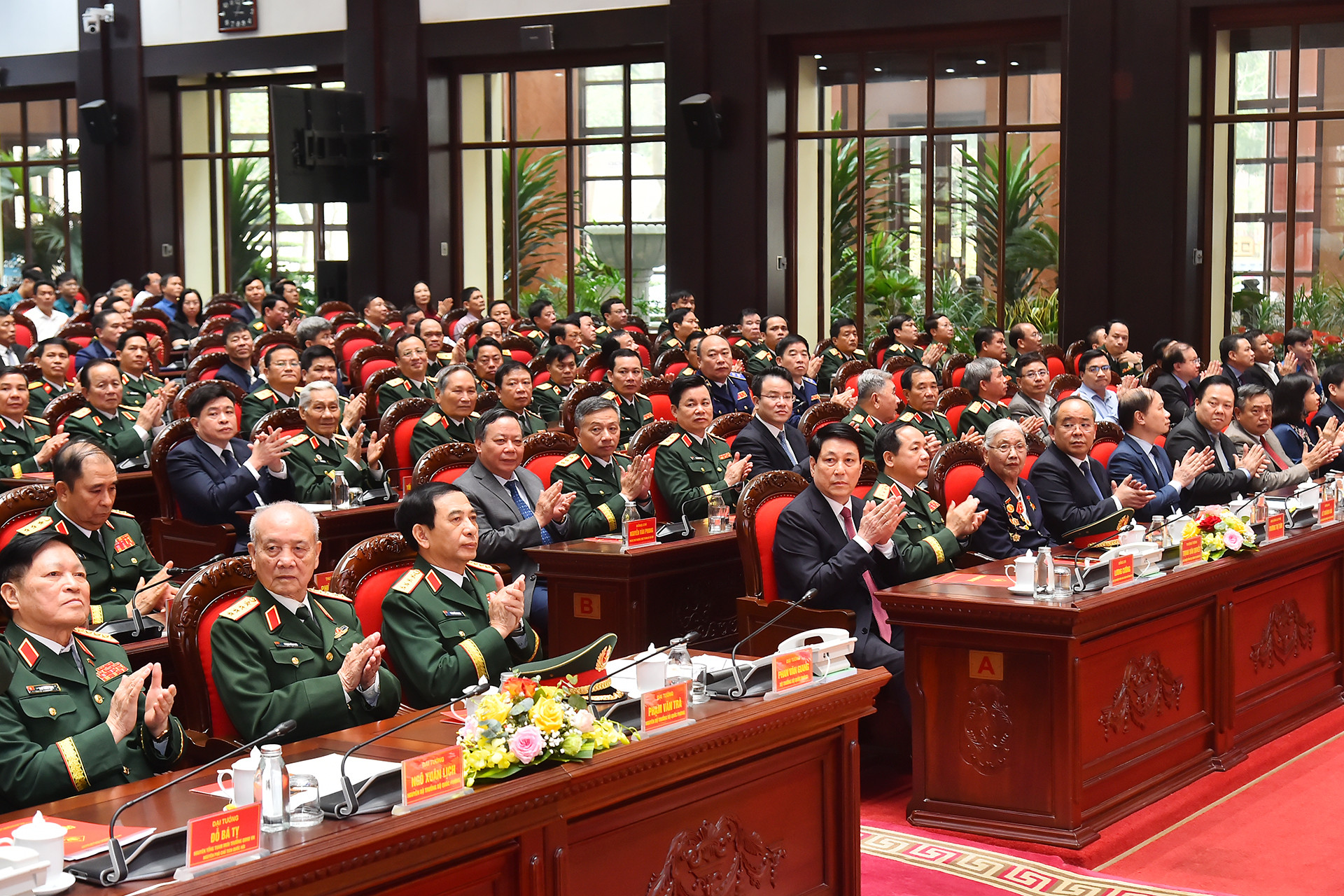 Chủ tịch nước Lương Cường cùng các đại biểu dự lễ kỷ niệm.