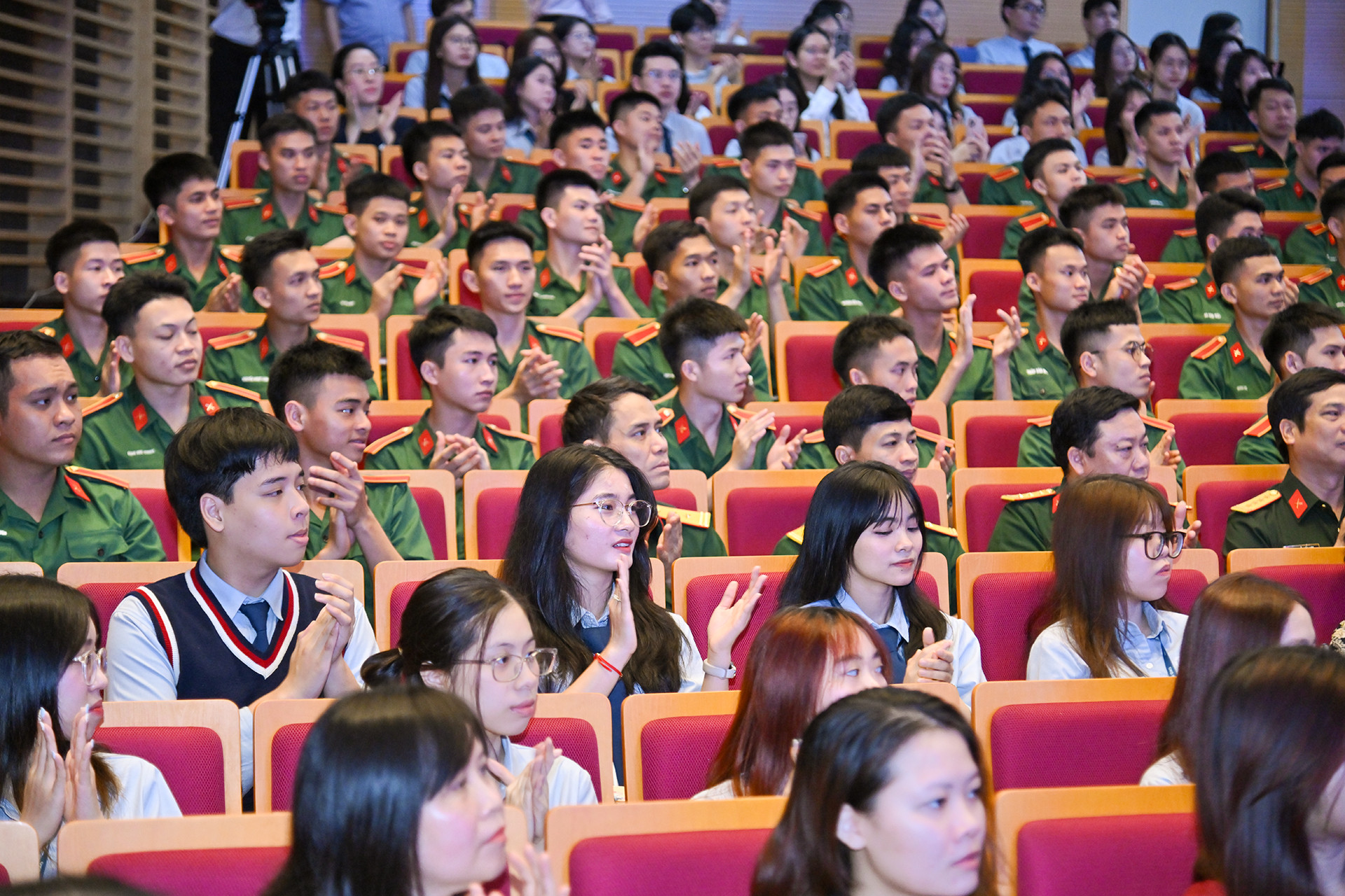 Hội thảo nhận được sự quan tâm của đông đảo các bạn trẻ Việt Nam.