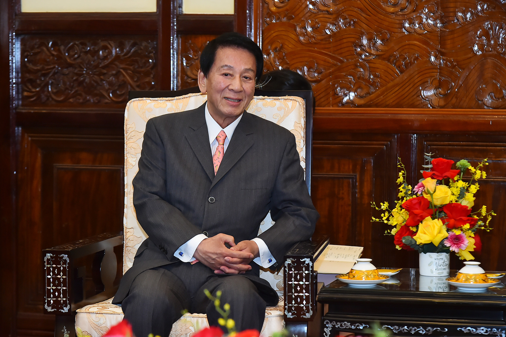 Nguyên Đại sứ đặc biệt Việt Nam-Nhật Bản Sugi Ryotaro phát biểu tại buổi tiếp. Nguyên Đại sứ đặc biệt Việt Nam-Nhật Bản Sugi Ryotaro phát biểu tại buổi tiếp.