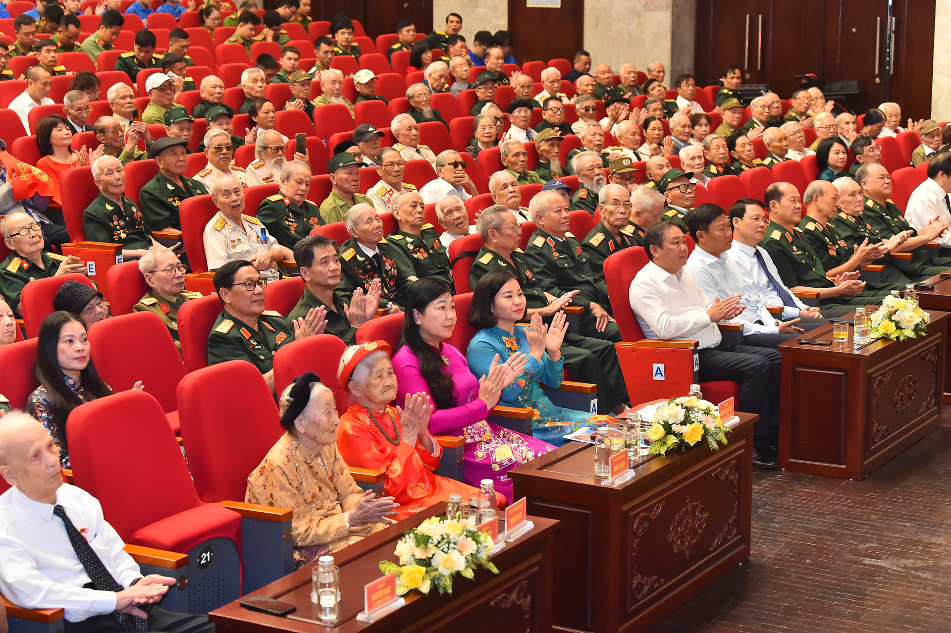 Các đại biểu tại buổi gặp mặt. Các đại biểu tại buổi gặp mặt.