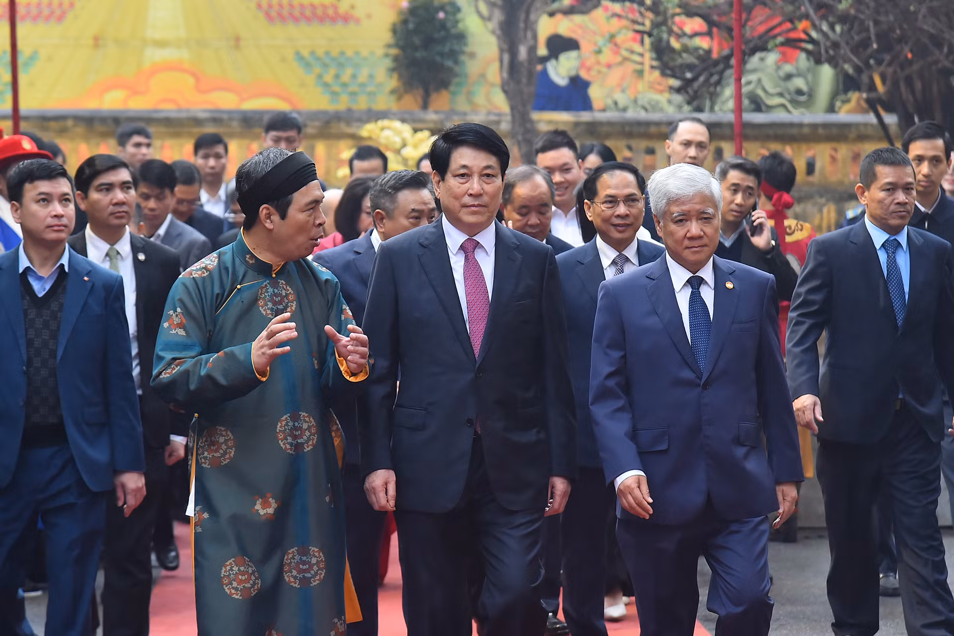 Chủ tịch nước Lương Cường cùng các đồng chí lãnh đạo Đảng, Nhà nước tới dự buổi lễ.