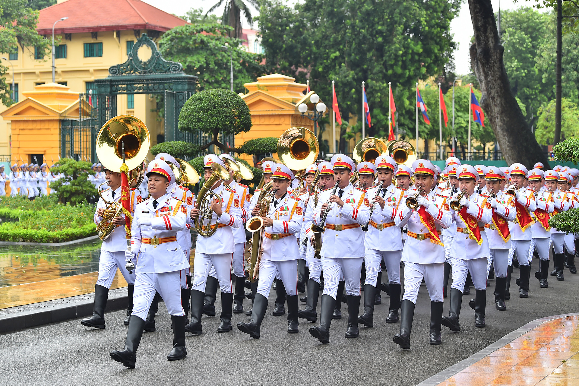 Đoàn Quân nhạc Quân đội nhân dân Việt Nam tại lễ đón.