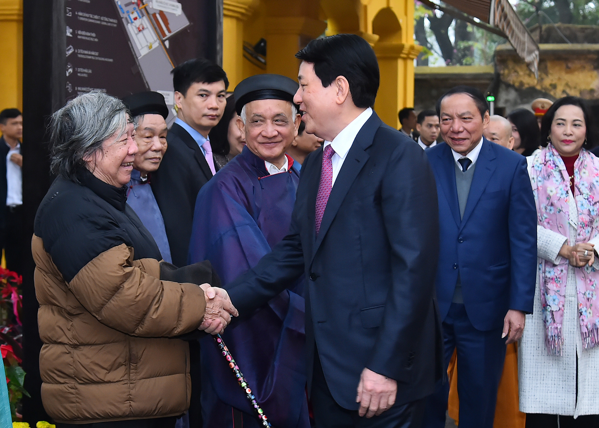 Chủ tịch nước Lương Cường với các đại biểu tại buổi lễ.