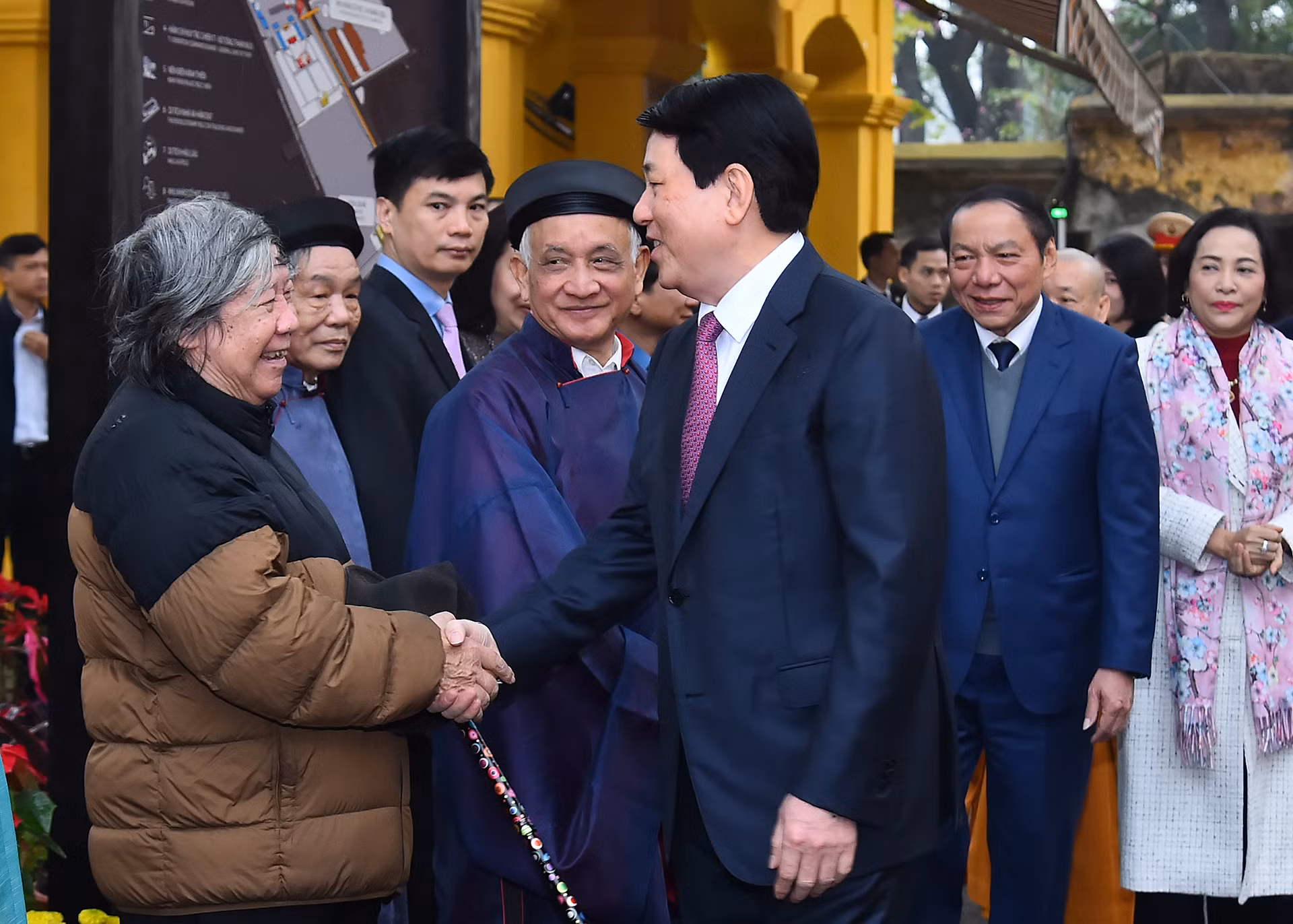 Chủ tịch nước Lương Cường với các đại biểu tại buổi lễ.