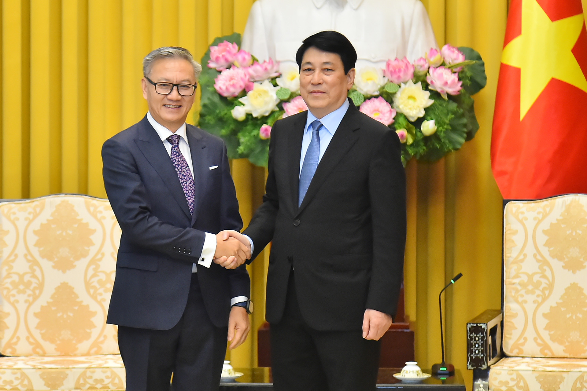 Chủ tịch nước Lương Cường và Bộ trưởng Ngoại giao Lào Thongsavanh Phomvihane tại buổi tiếp.