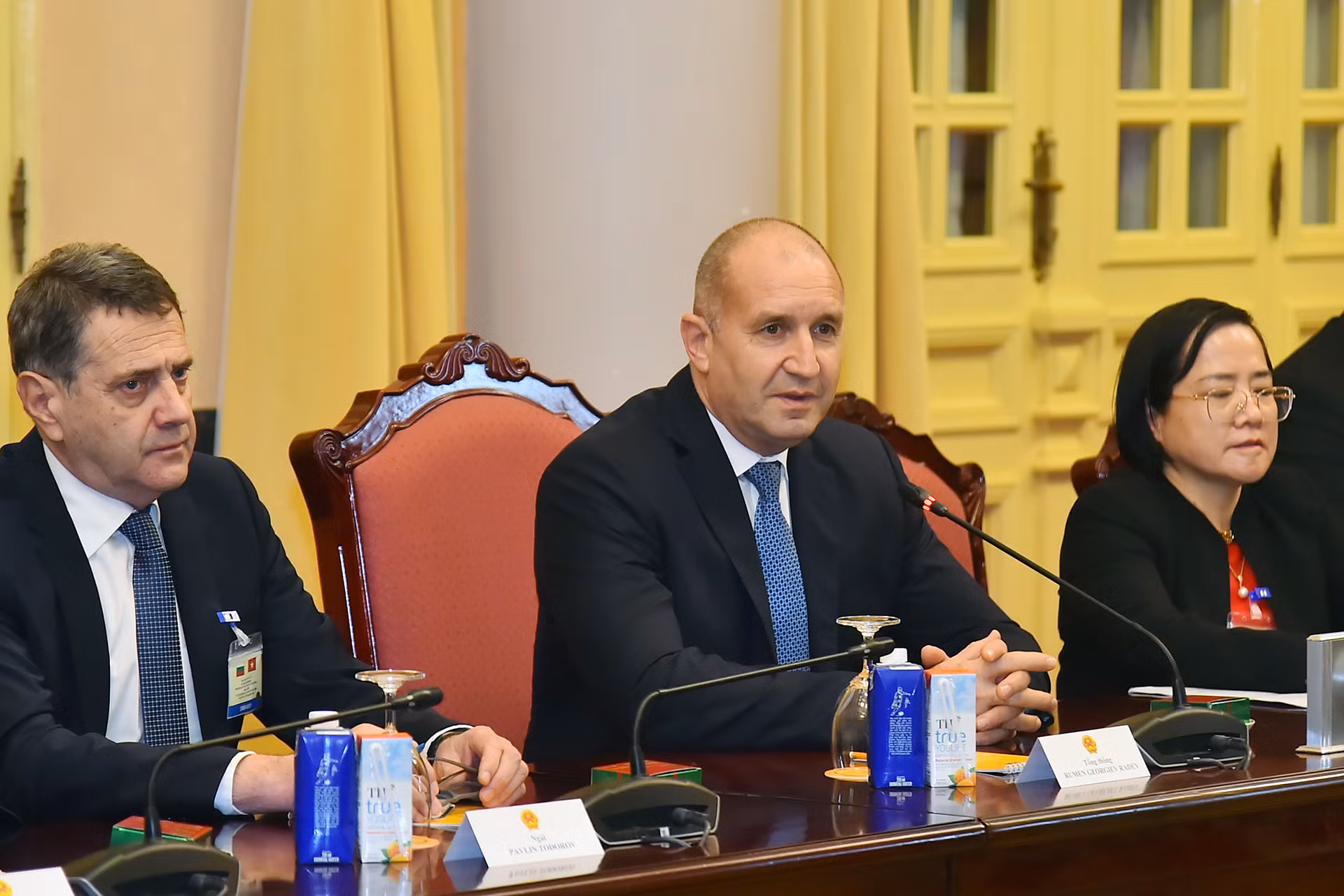 Tổng thống Bulgaria Rumen Radev phát biểu đáp từ Chủ tịch nước Lương Cường tại hội đàm.