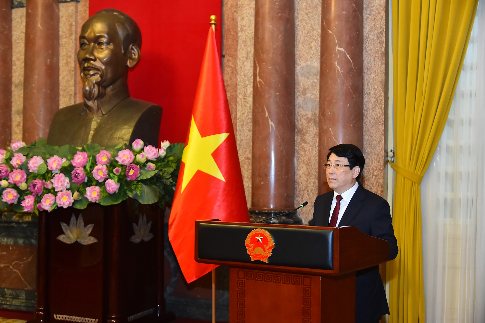 Chủ tịch nước Lương Cường phát biểu giao nhiệm vụ cho Thượng tướng Lê Quốc Hùng, Ủy viên Trung ương Đảng, Thứ trưởng Công an.