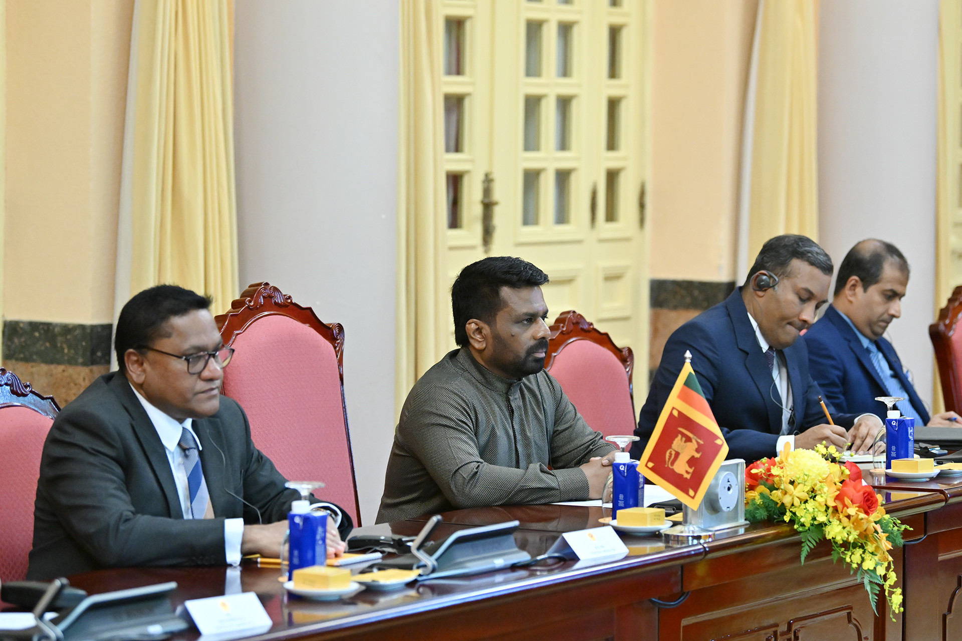 [Ảnh] Chủ tịch nước Lương Cường chủ trì lễ đón, hội đàm với Tổng thống Sri Lanka Anura Kumara Dissanayaka ảnh 9