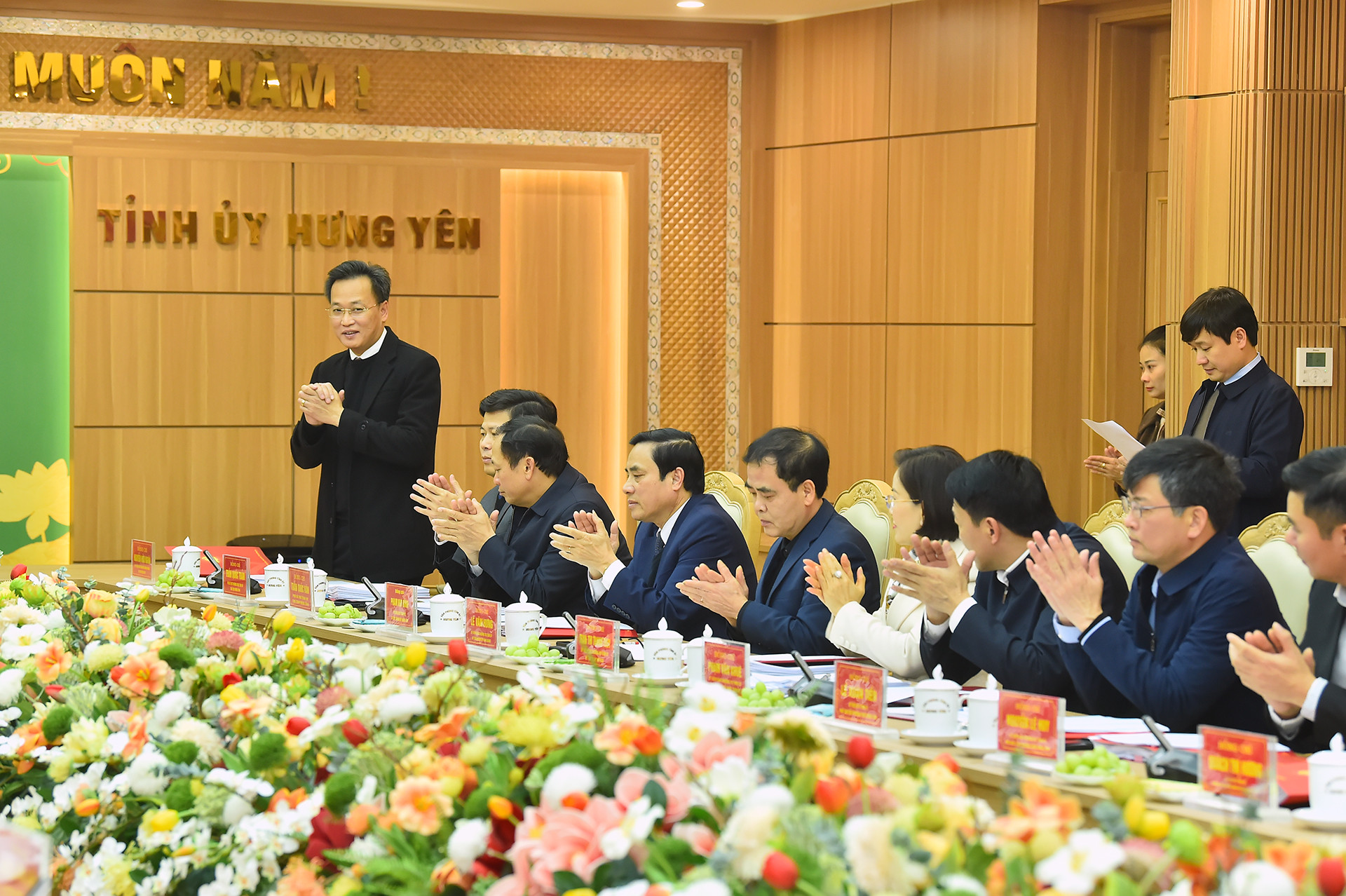 Các đồng chí lãnh đạo tỉnh Hưng Yên tại Hội nghị.