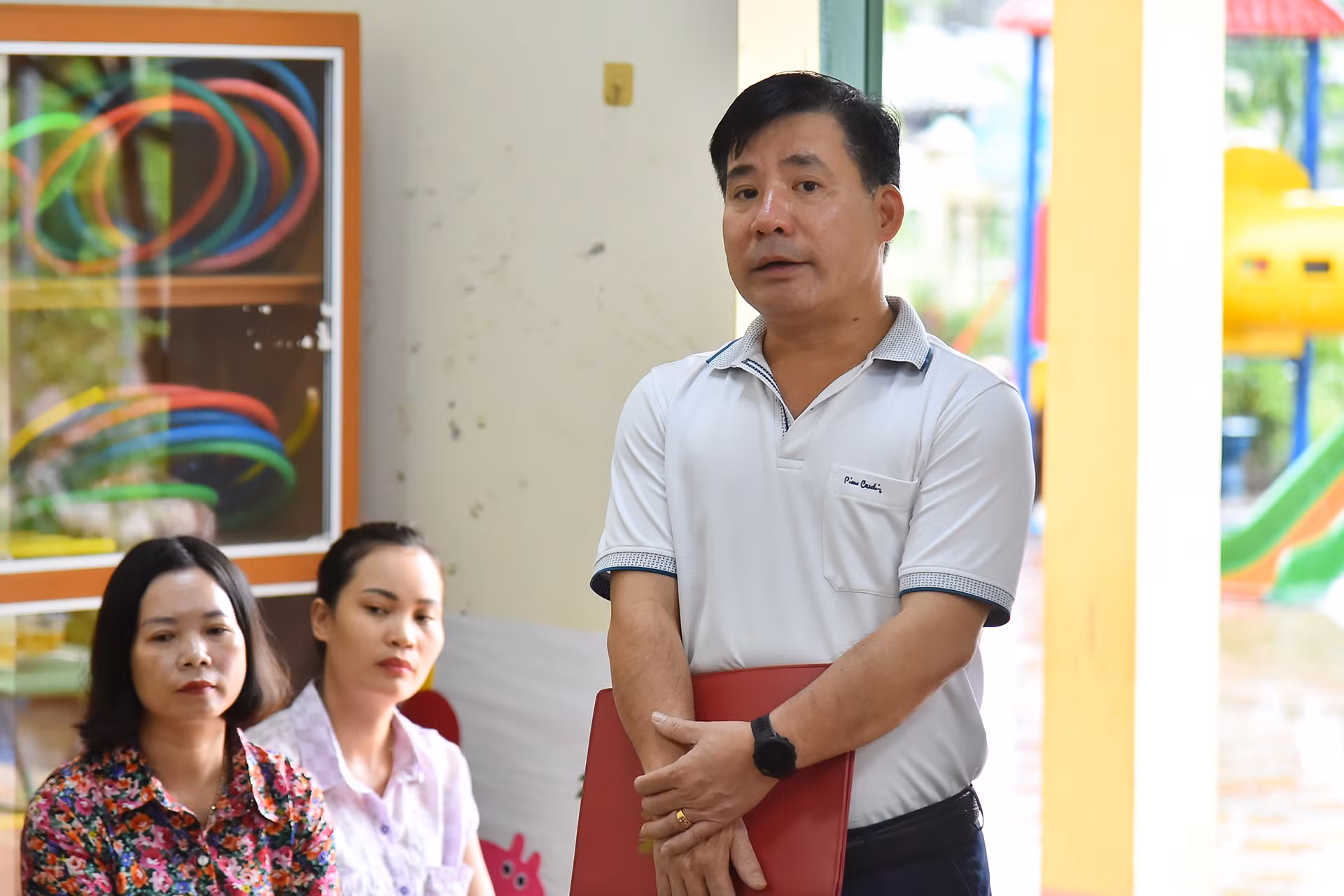 Nhà báo Nguyễn Thành Tâm, Trưởng Văn phòng đại diện Báo Nhân Dân tại tỉnh Lào Cai phát biểu tại buổi lễ.