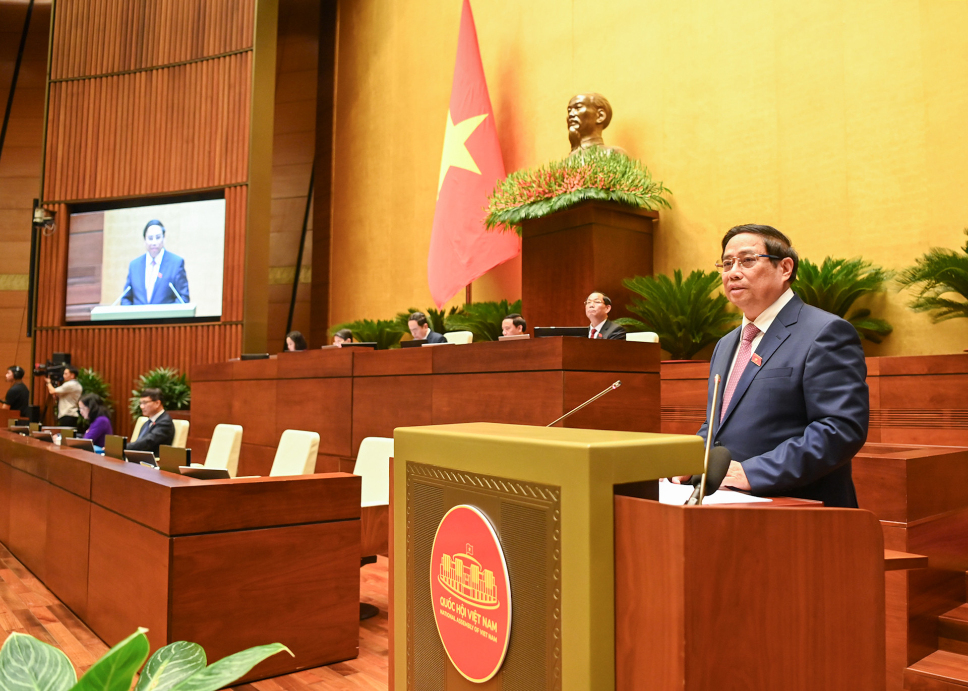 Thủ tướng Phạm Minh Chính trình bày Báo cáo kết quả thực hiện kế hoạch phát triển kinh tế - xã hội năm 2024; dự kiến kế hoạch phát triển kinh tế-xã hội năm 2025.