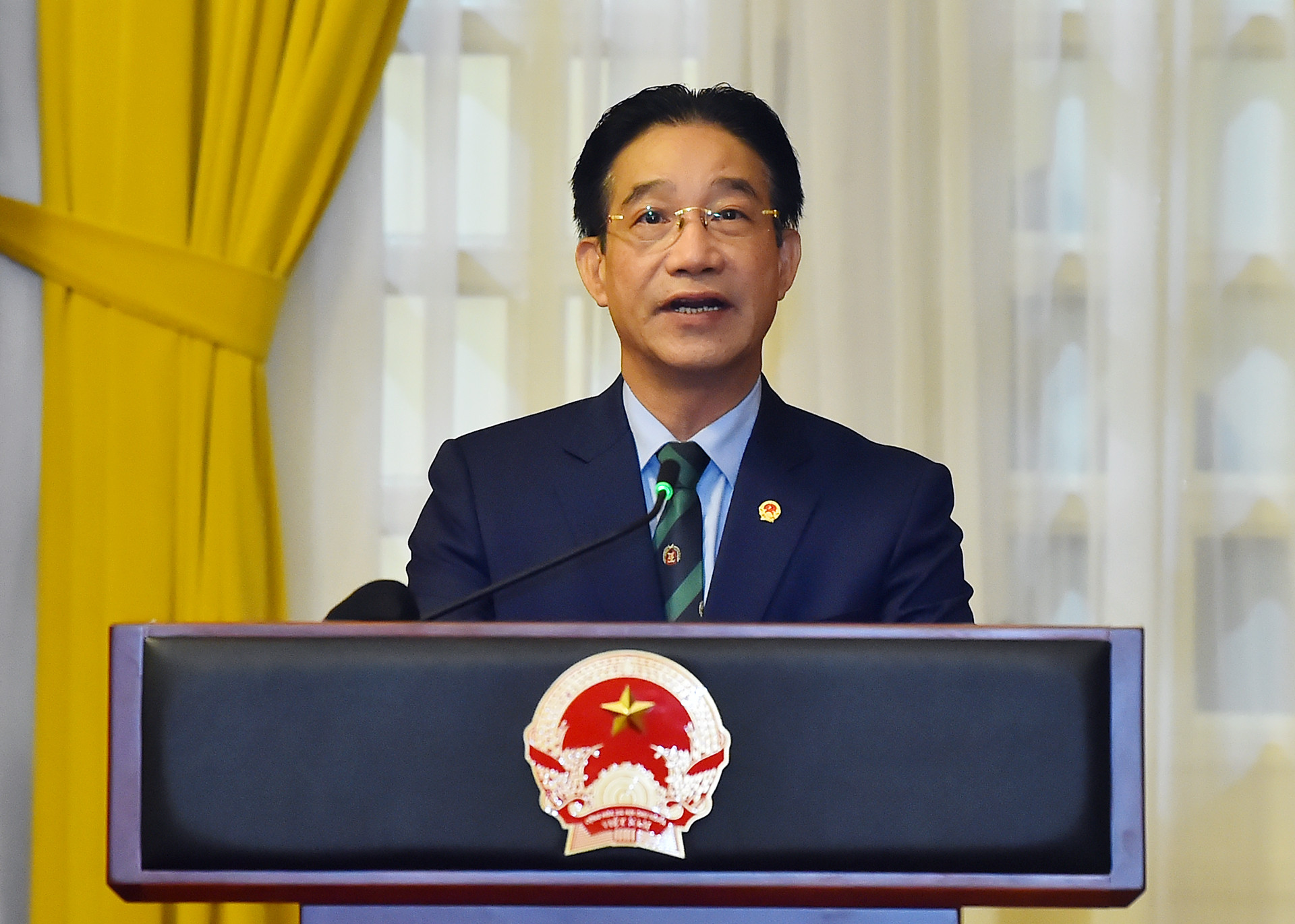 Phó Chủ nhiệm Văn phòng Chủ tịch nước Phạm Thanh Hà công bố Quyết định của Chủ tịch nước về việc phong hàm Đại sứ nước Cộng hòa xã hội chủ nghĩa Việt Nam.