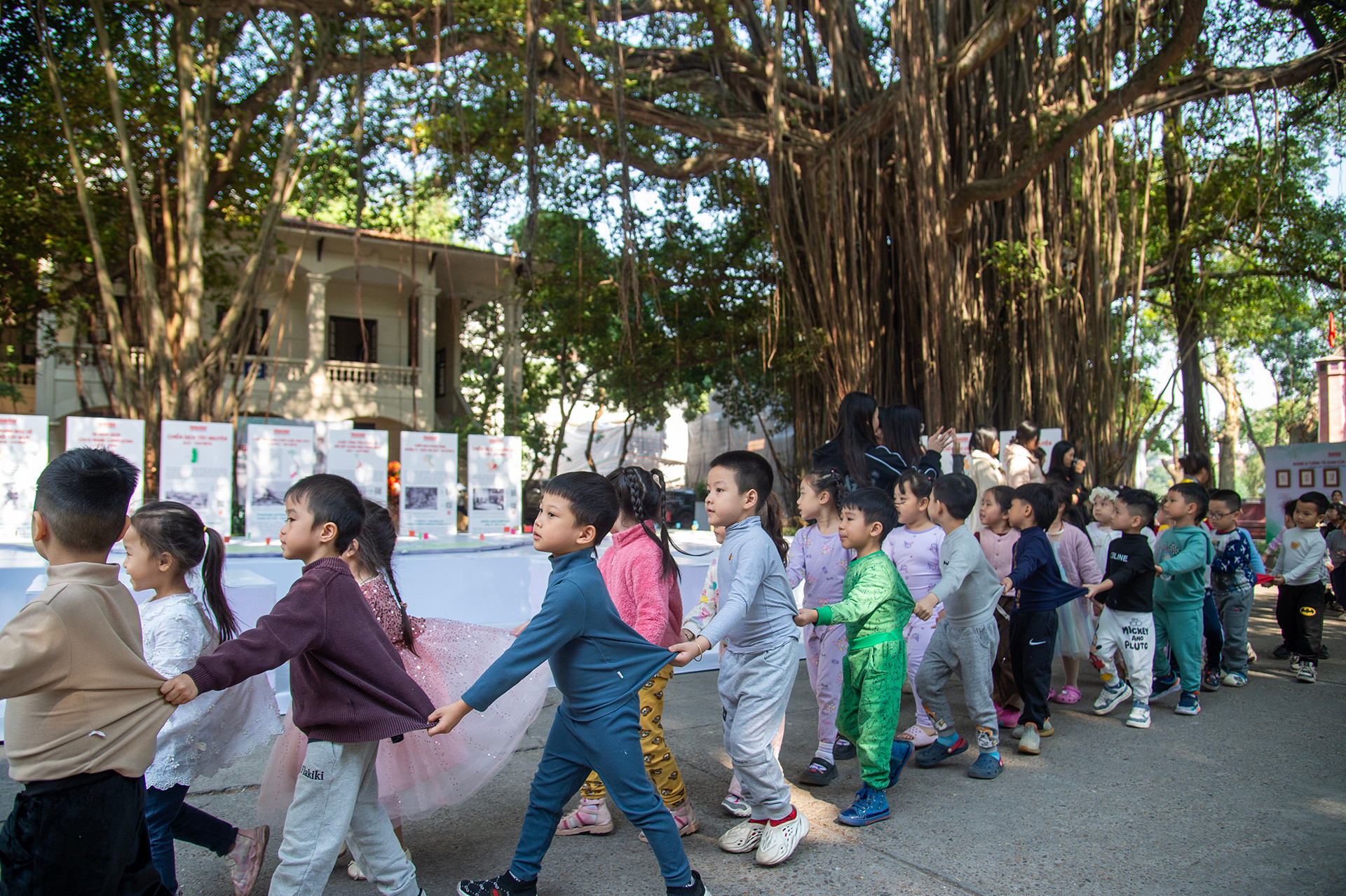 Triển lãm tương tác “Những trận đánh nổi tiếng, những vị tướng tài danh” tiếp tục mở cửa tự do đón khách tham quan đến ngày 22/12/2024 tại Trụ sở Bộ Biên tập Báo Nhân Dân (71 Hàng Trống, Hà Nội).
