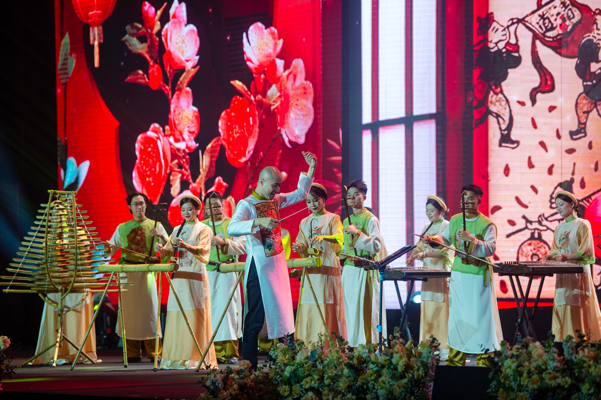 Tiết mục nghệ thuật mở đầu Chương trình giao lưu nghệ thuật "Xuân Quê hương". Tiết mục nghệ thuật mở đầu Chương trình giao lưu nghệ thuật "Xuân Quê hương".