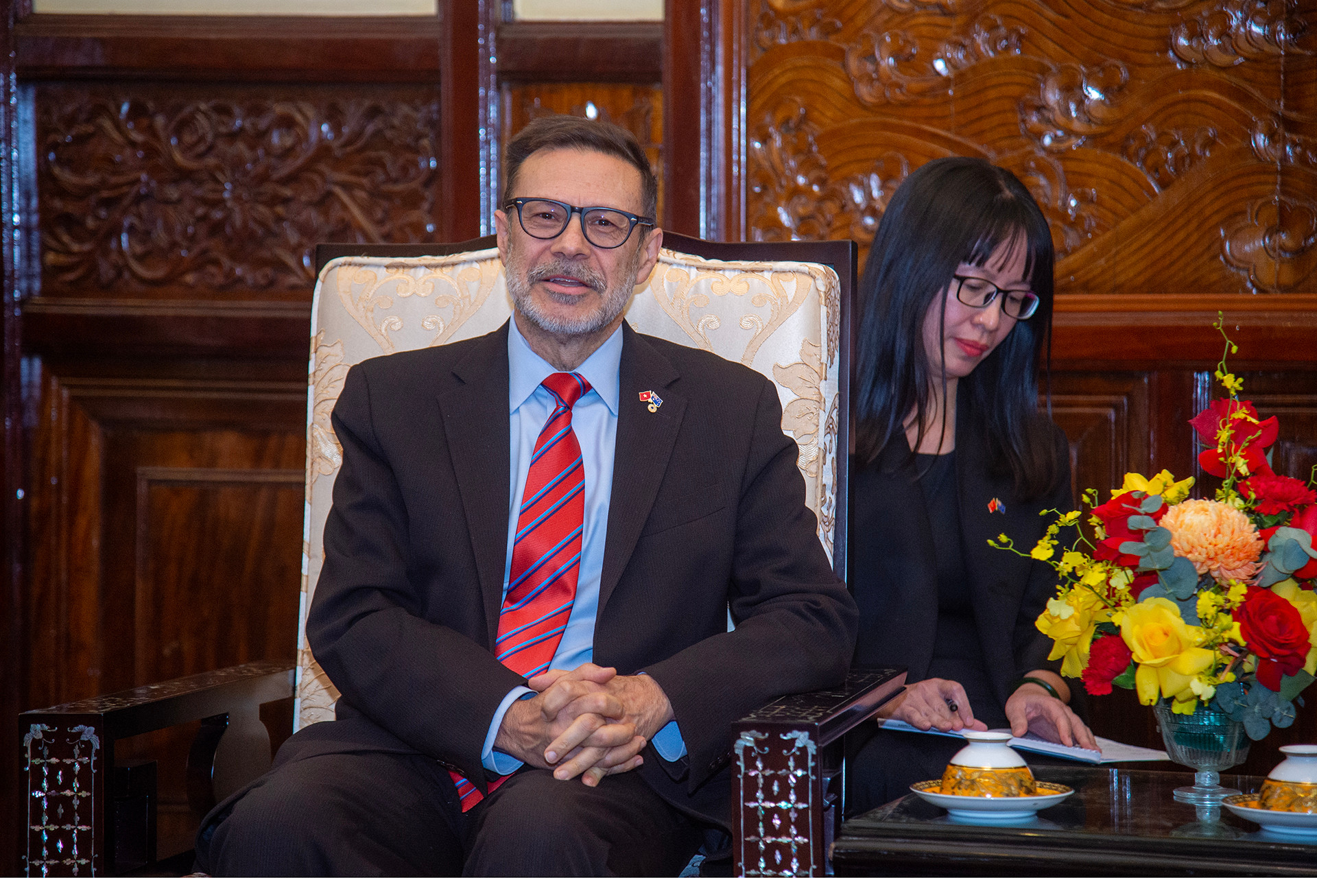 Đại sứ Australia Andrew Goledzinowski phát biểu tại buổi tiếp.