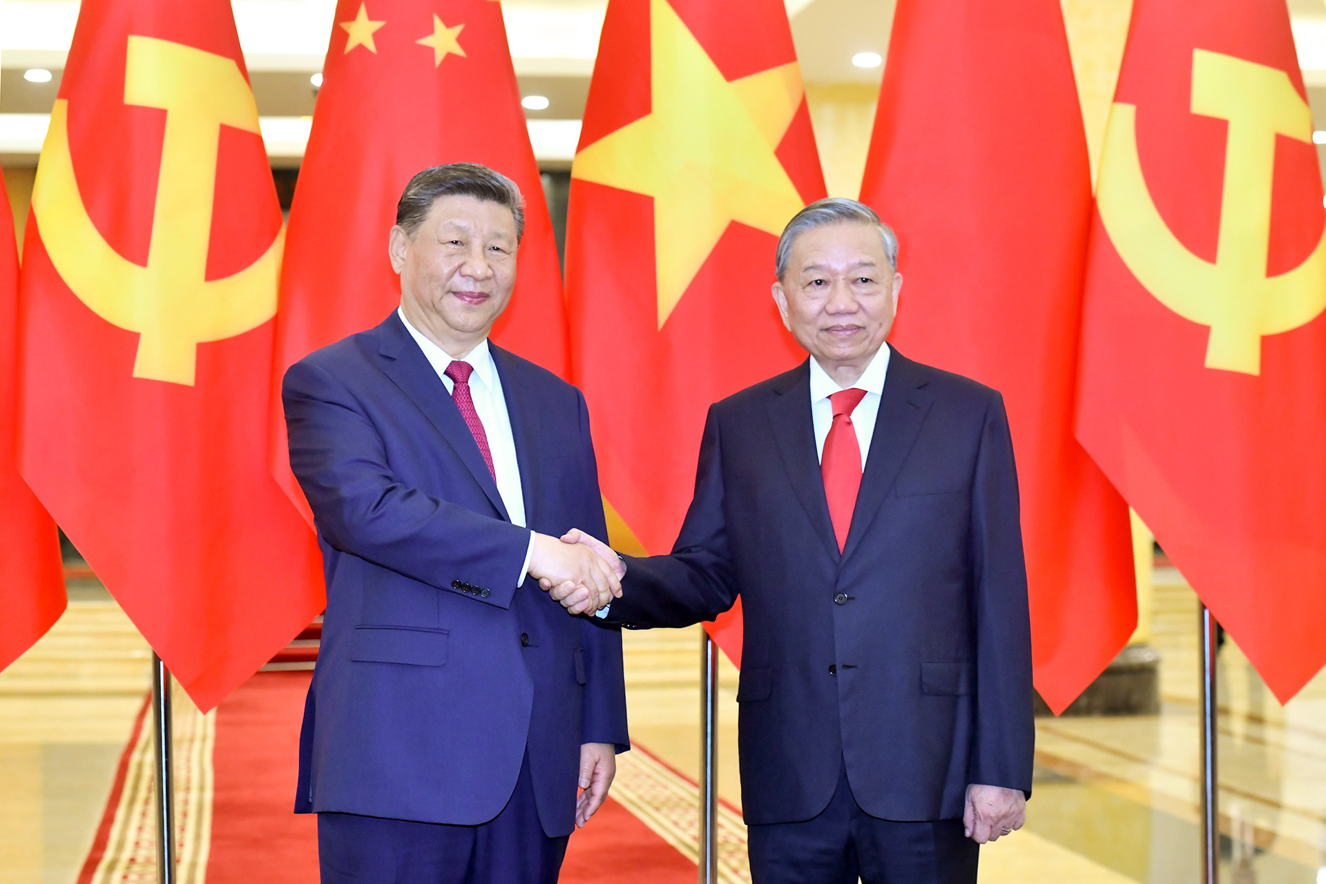 Chuyến thăm cấp Nhà nước của Tổng Bí thư, Chủ tịch Trung Quốc Tập Cận Bình diễn ra trong thời gian chưa đầy một năm sau chuyến thăm cấp Nhà nước đến Trung Quốc rất thành công của Tổng Bí thư Tô Lâm. Chuyến thăm càng thêm ý nghĩa khi được tiến hành trong Năm giao lưu nhân văn Việt Nam-Trung Quốc, kỷ niệm 75 năm thiết lập quan hệ ngoại giao hai nước (1950-2025).