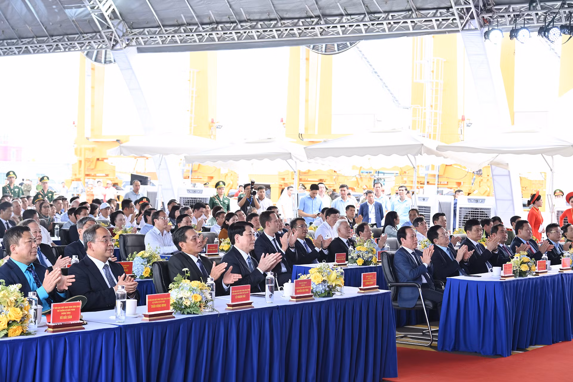 Chủ tịch nước Lương Cường và các đại biểu tại lễ khánh thành.