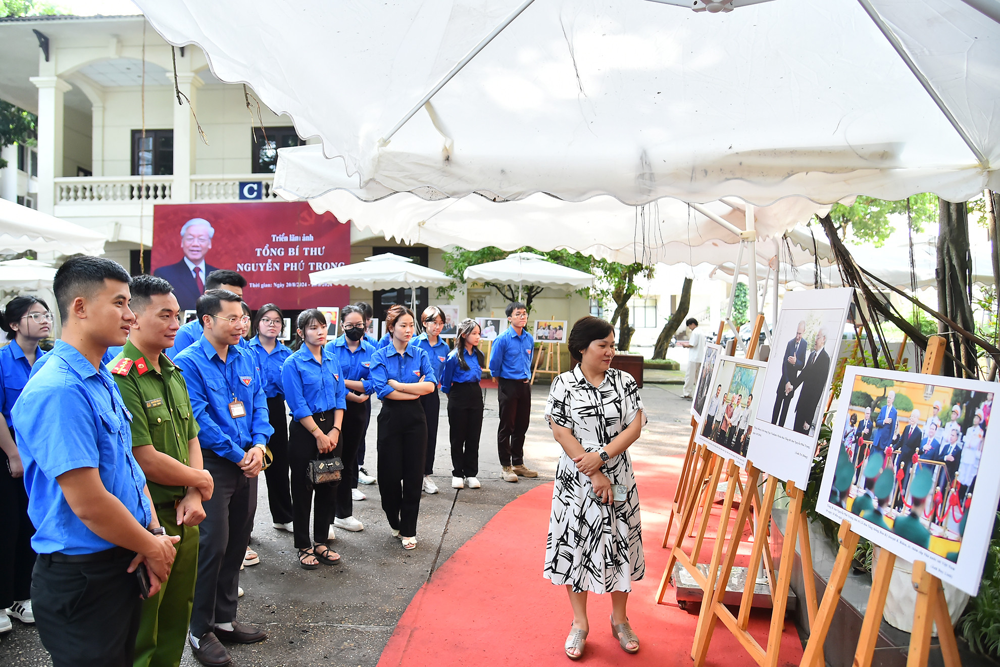 Đoàn viên, thanh niên xã Đông Hội tham quan Triển lãm ảnh “Tổng Bí thư Nguyễn Phú Trọng” ảnh 1