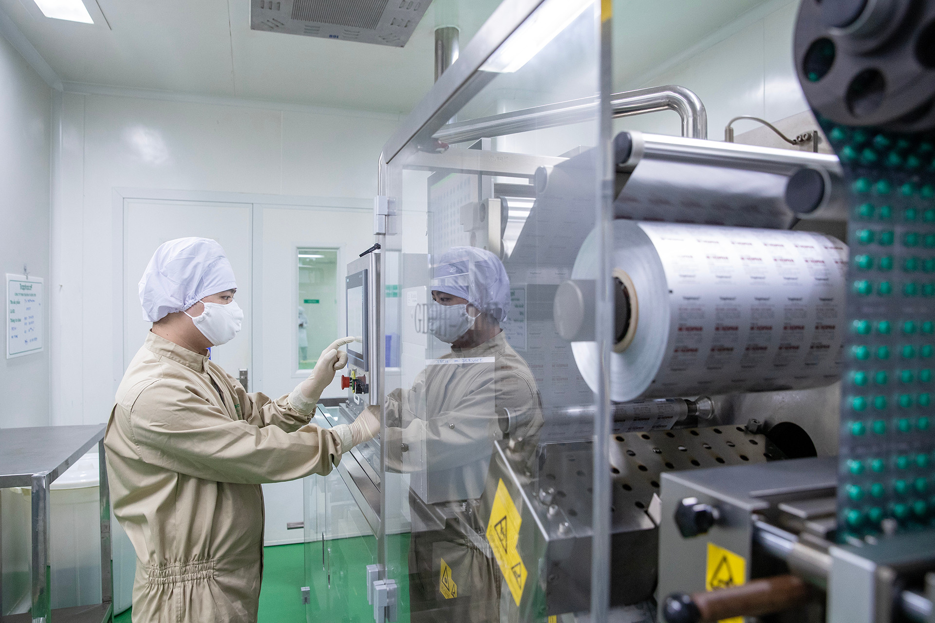 Hành trình ra đời của nhiều sản phẩm Thương hiệu Quốc gia của Traphaco luôn đi bằng những bước chậm rãi, khoa học, bài bản, đặt chất lượng và an toàn sức khỏe người dân lên trên hết.