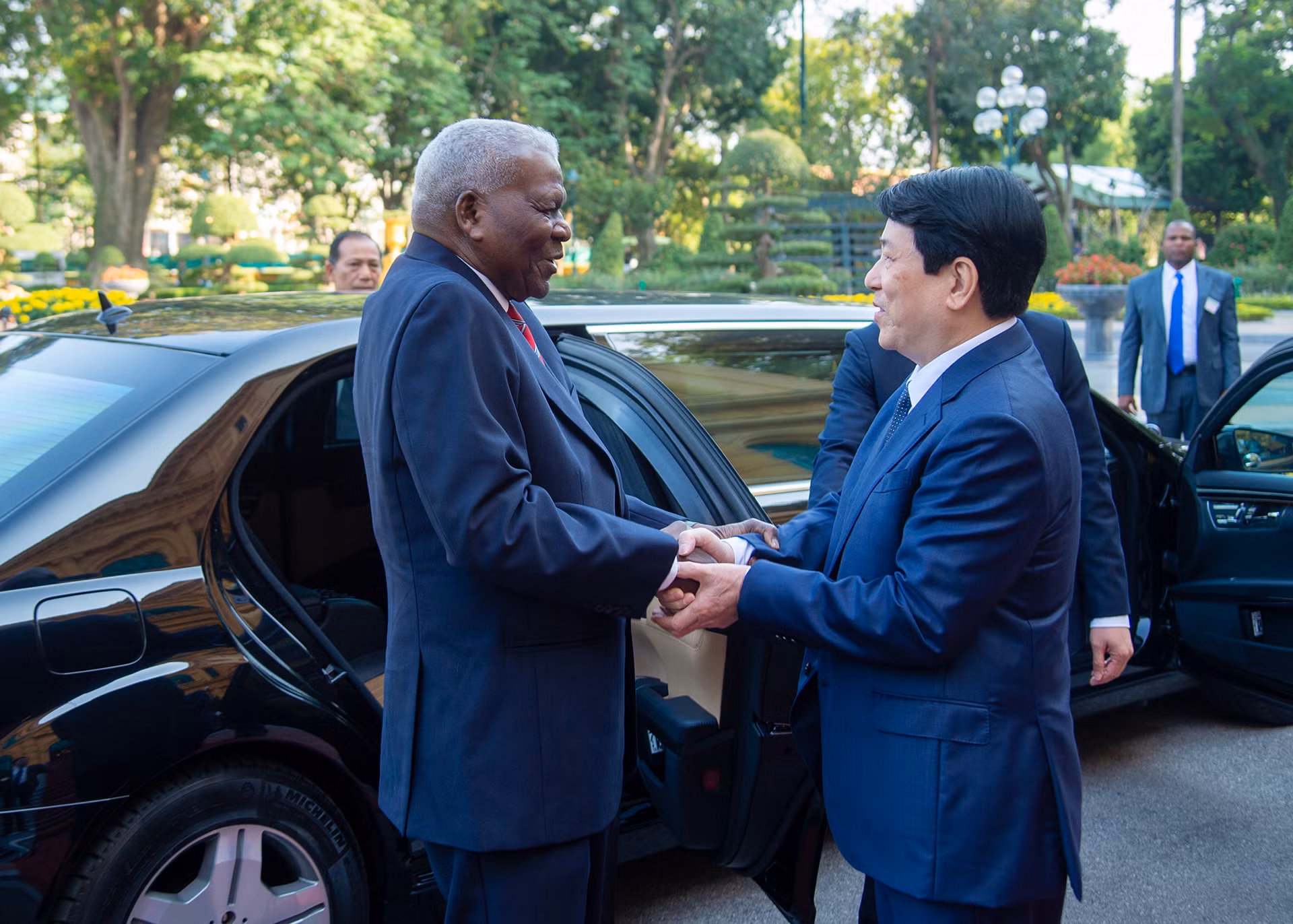 Chủ tịch nước Lương Cường đón Chủ tịch Quốc hội Cuba Esteban Lazo Hernandez tại Phủ Chủ tịch. Chủ tịch nước Lương Cường đón Chủ tịch Quốc hội Cuba Esteban Lazo Hernandez tại Phủ Chủ tịch.