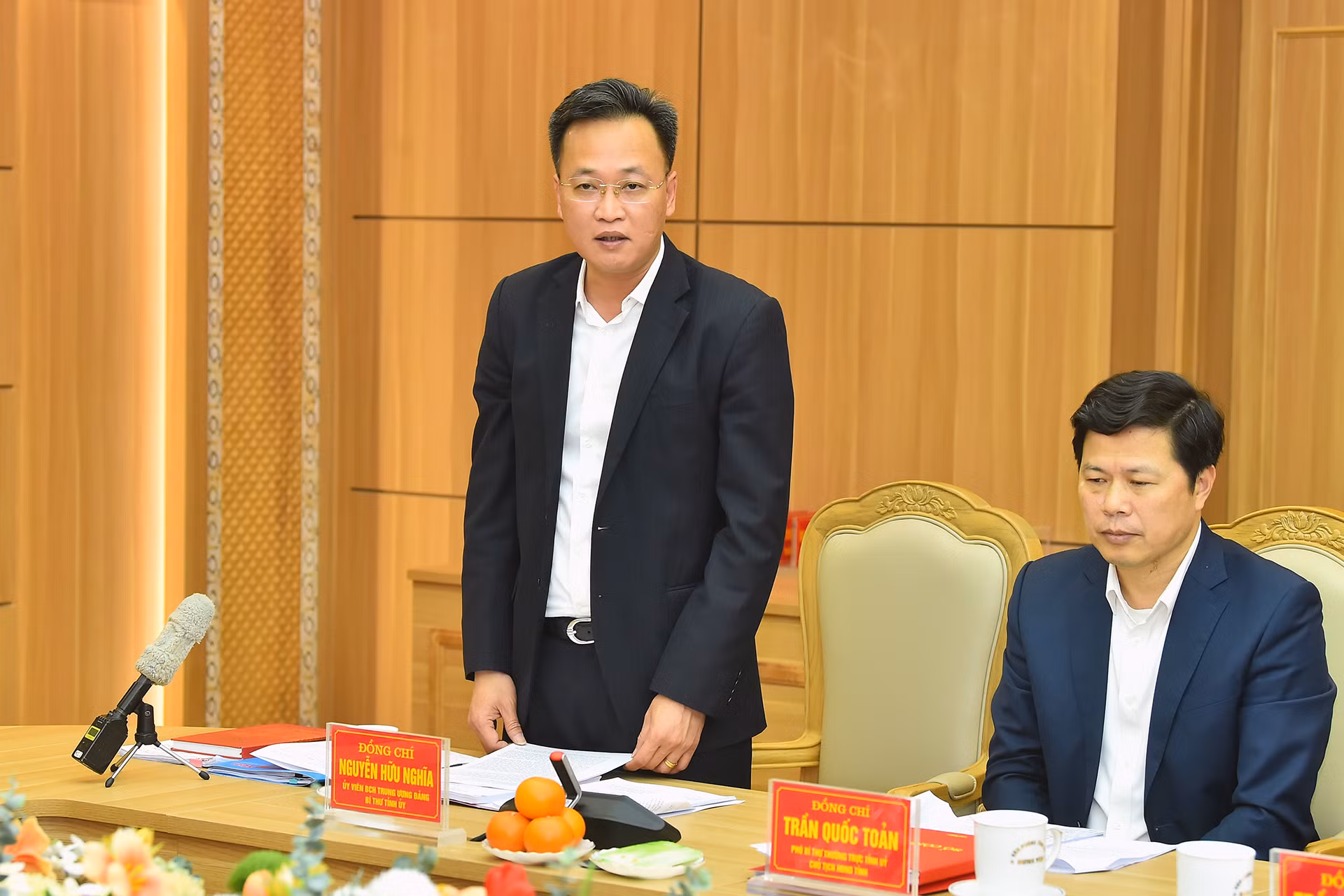 Bí thư Tỉnh ủy Hưng Yên Nguyễn Hữu Nghĩa phát biểu ý kiến.