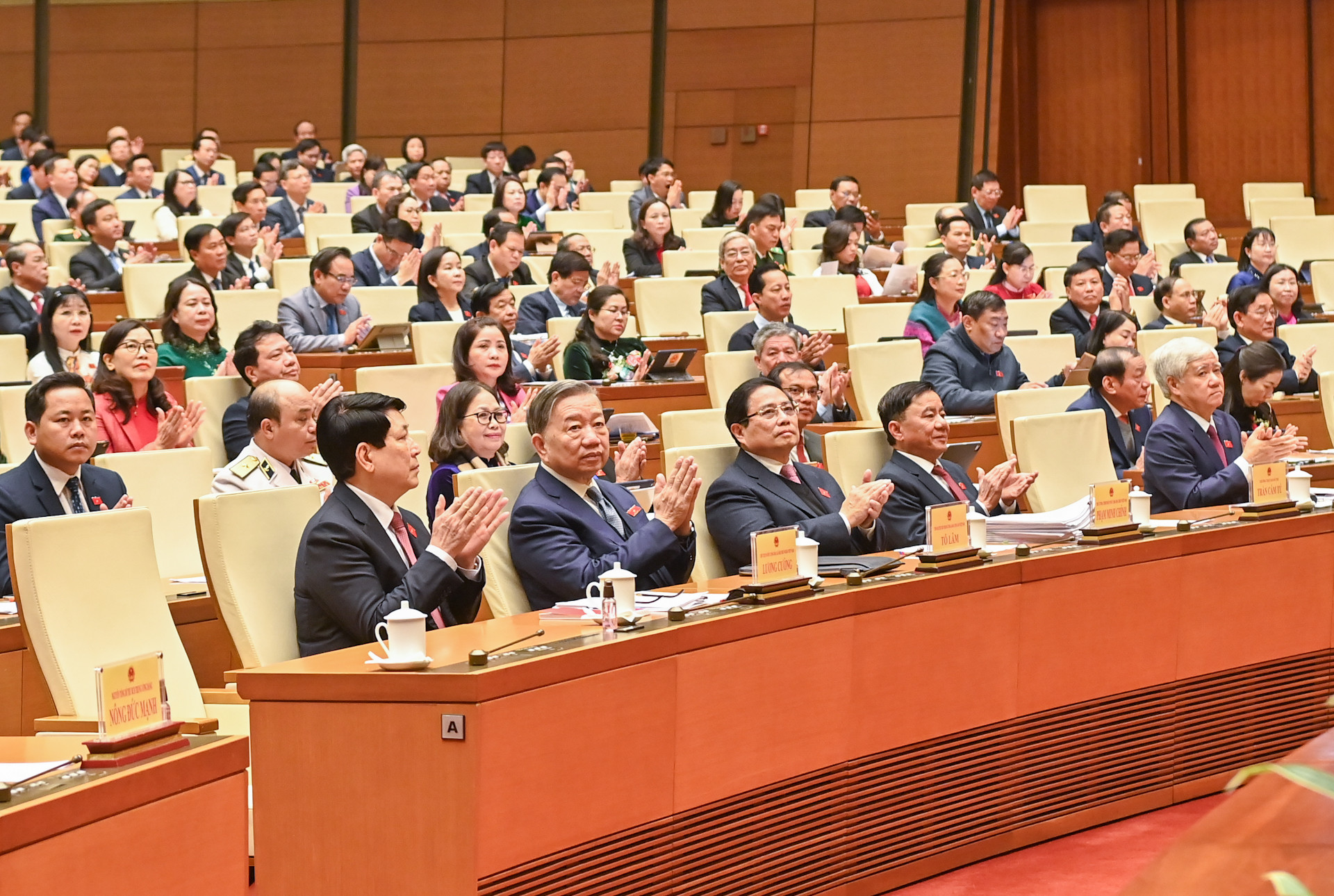 Tổng Bí thư Tô Lâm, Chủ tịch nước Lương Cường, Thủ tướng Phạm Minh Chính, Thường trực Ban Bí thư Trần Cẩm Tú, Chủ tịch Ủy ban Trung ương Mặt trận Tổ quốc Việt Nam Đỗ Văn Chiến cùng các đại biểu dự phiên khai mạc.