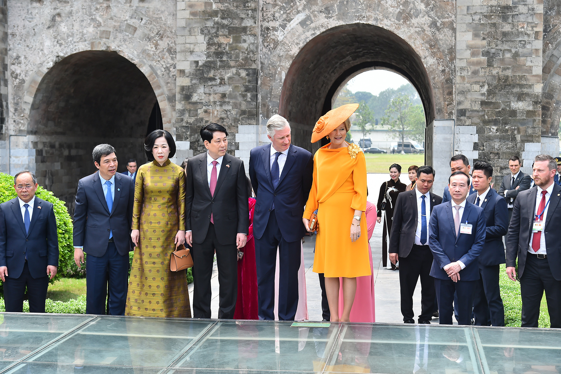 [Ảnh] Chủ tịch nước Lương Cường và Nhà vua Vương quốc Bỉ Philippe thăm Hoàng thành Thăng Long ảnh 3