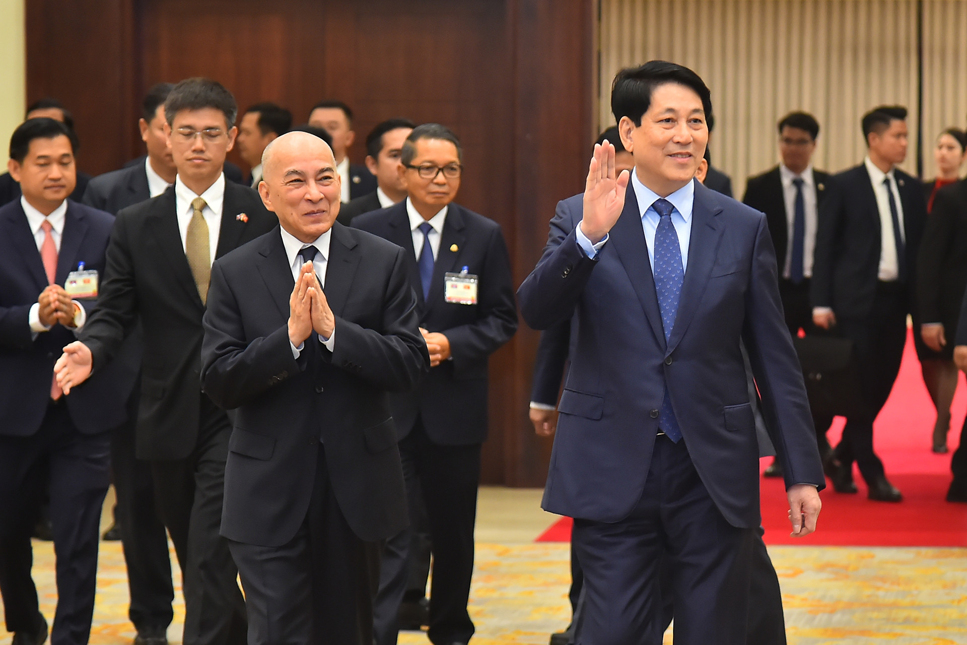 Chủ tịch nước Lương Cường và Quốc vương Campuchia Norodom Sihamoni tới dự buổi chiêu đãi.