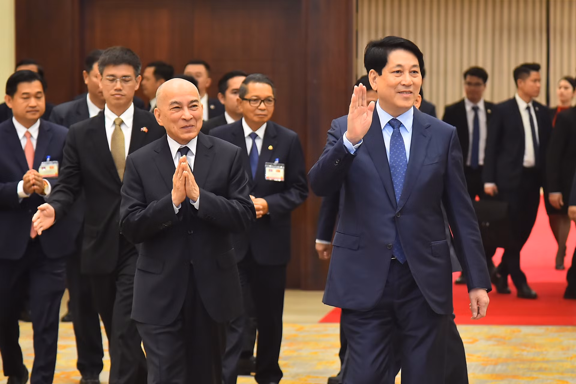 Chủ tịch nước Lương Cường và Quốc vương Campuchia Norodom Sihamoni tới dự buổi chiêu đãi.