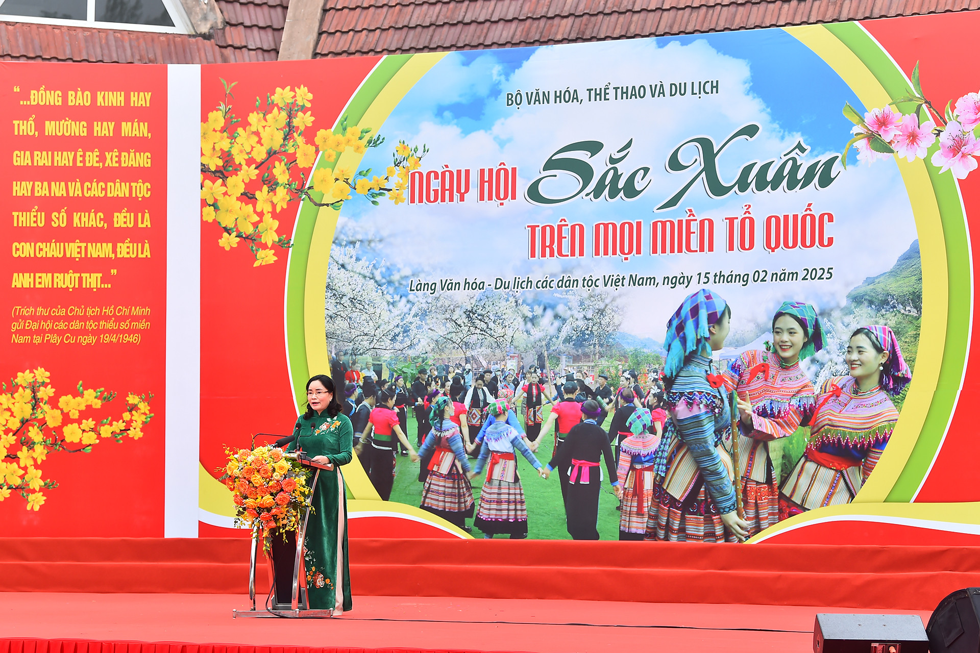 Thứ trưởng Văn hóa, Thể thao và Du lịch Trịnh Thị Thủy phát biểu tại Ngày hội.