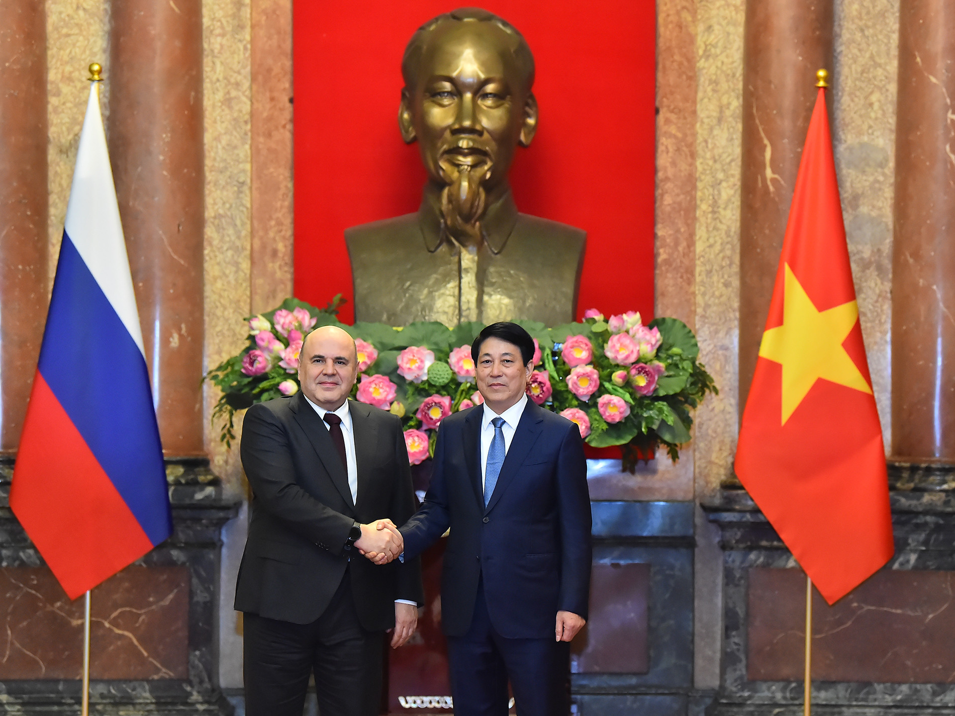 Chủ tịch nước Lương Cường và Thủ tướng Liên bang Nga Mikhail Vladimirovich Mishustin tại buổi tiếp.