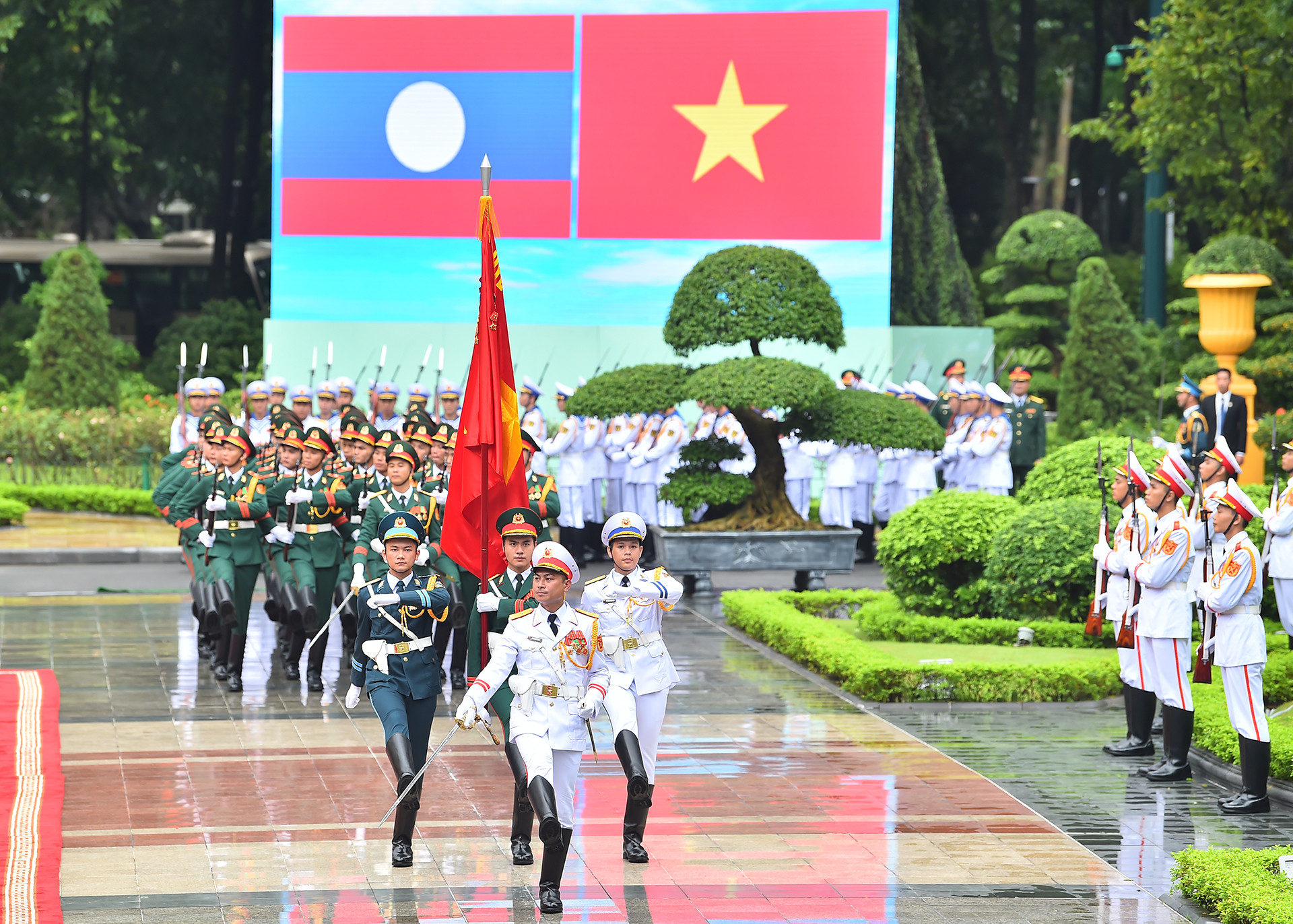 Đoàn Nghi lễ Quân đội nhân Việt Nam thực hiện nghi lễ tại lễ đón.