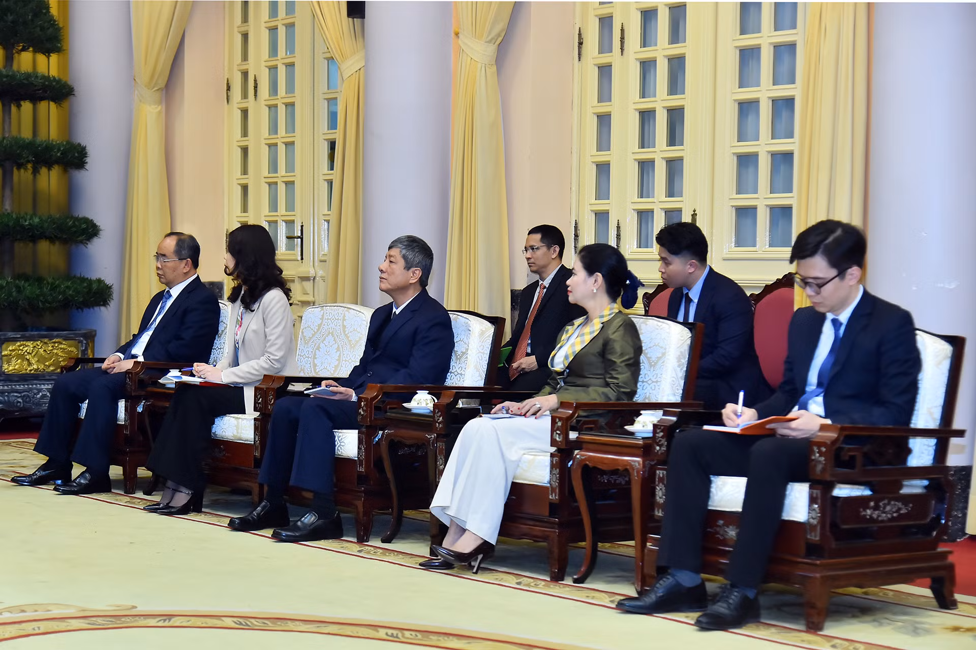 Các thành viên đoàn Việt Nam tham dự buổi tiếp.