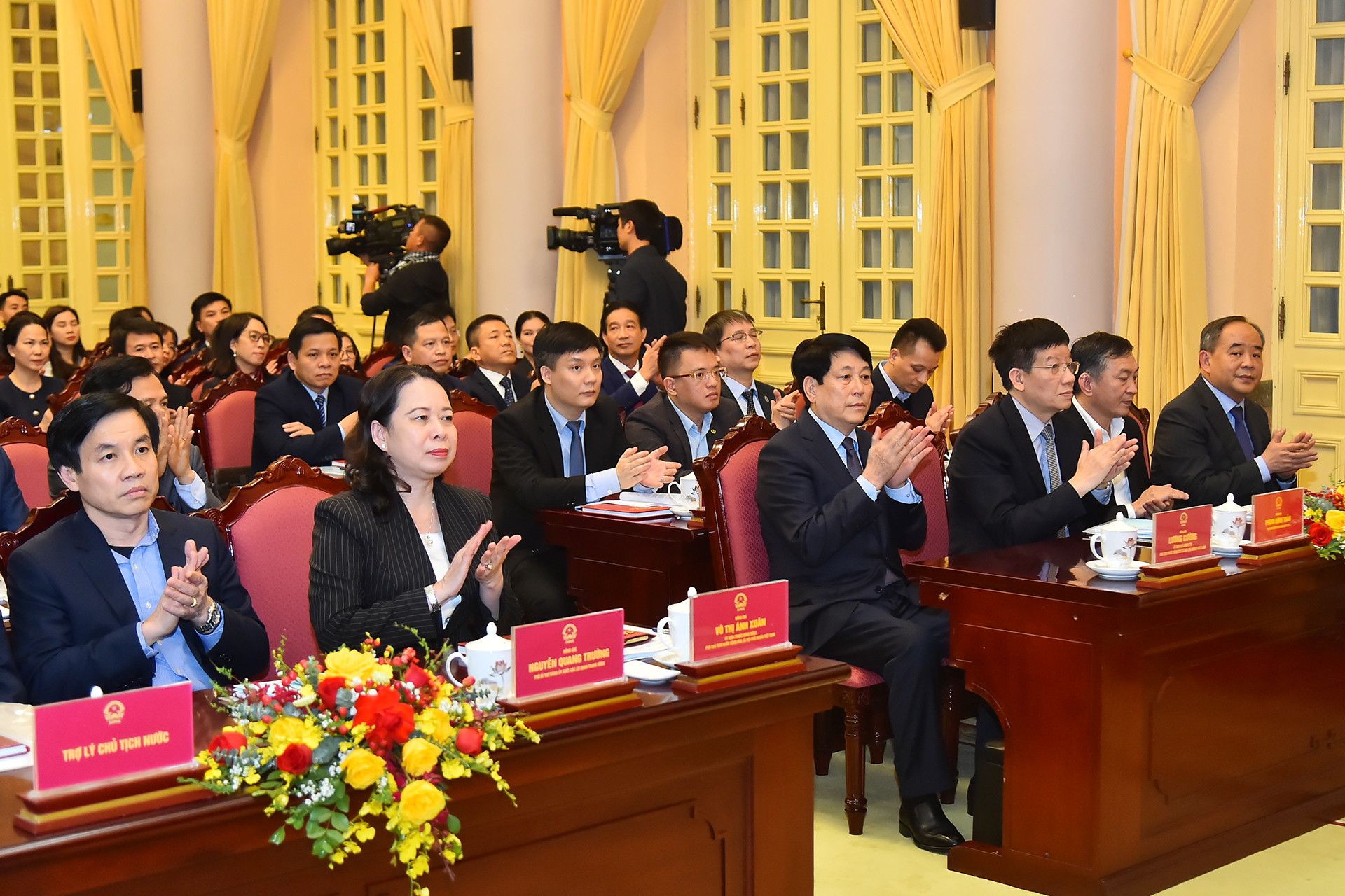 Chủ tịch nước Lương Cường, Phó Chủ tịch nước Võ Thị Ánh Xuân cùng các đại biểu dự hội nghị.